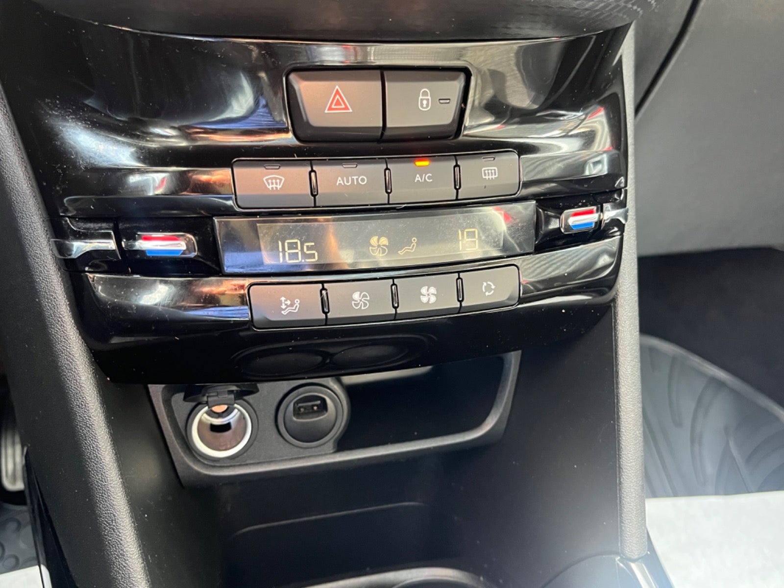 Billede af Peugeot 2008 1,2 PureTech 130 Allure Sky