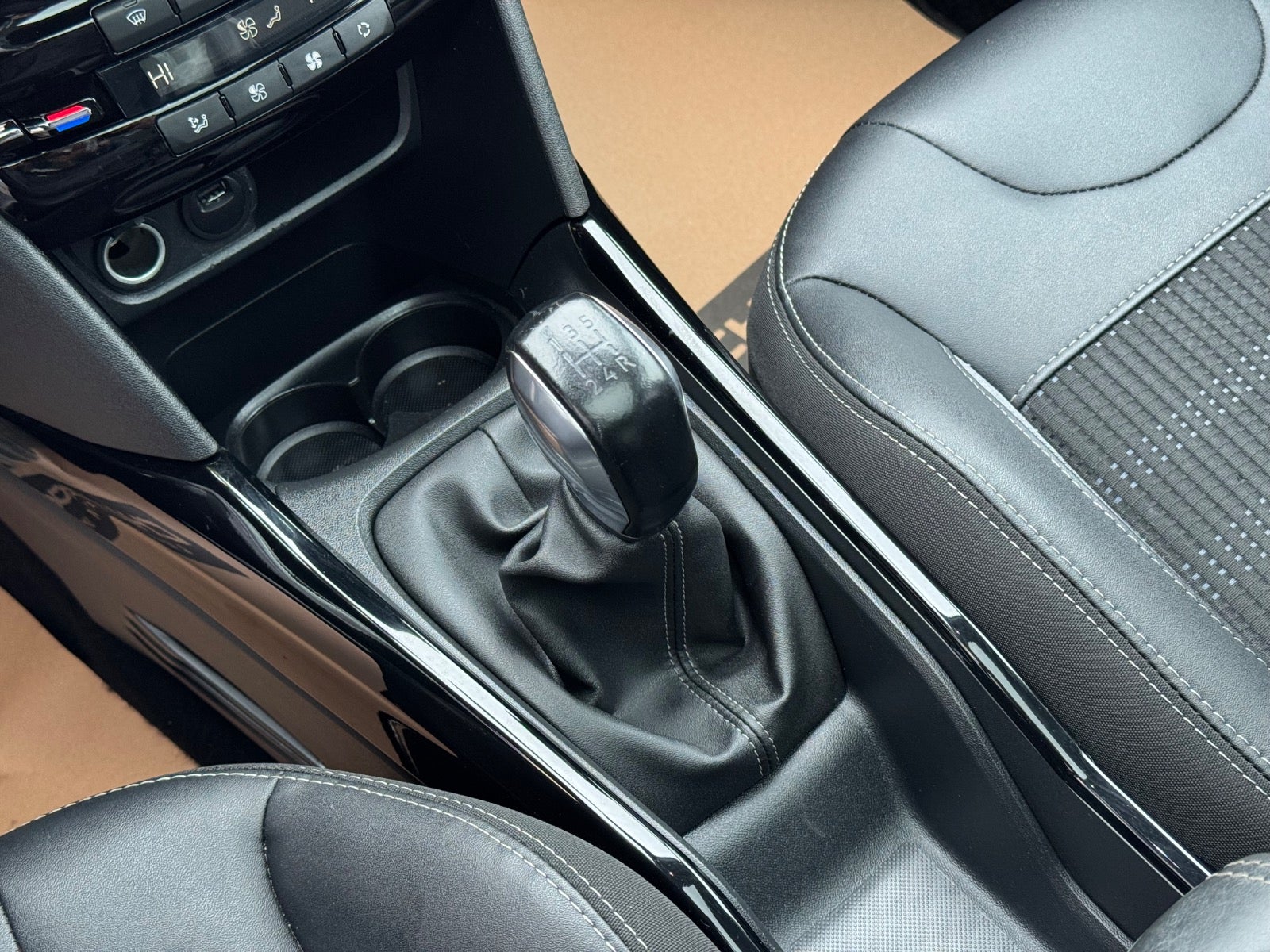 Billede af Peugeot 2008 1,5 BlueHDi 100 Allure Sky