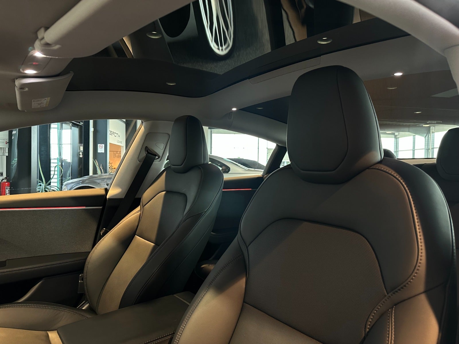 Tesla Model 3 RWD 4d - 14