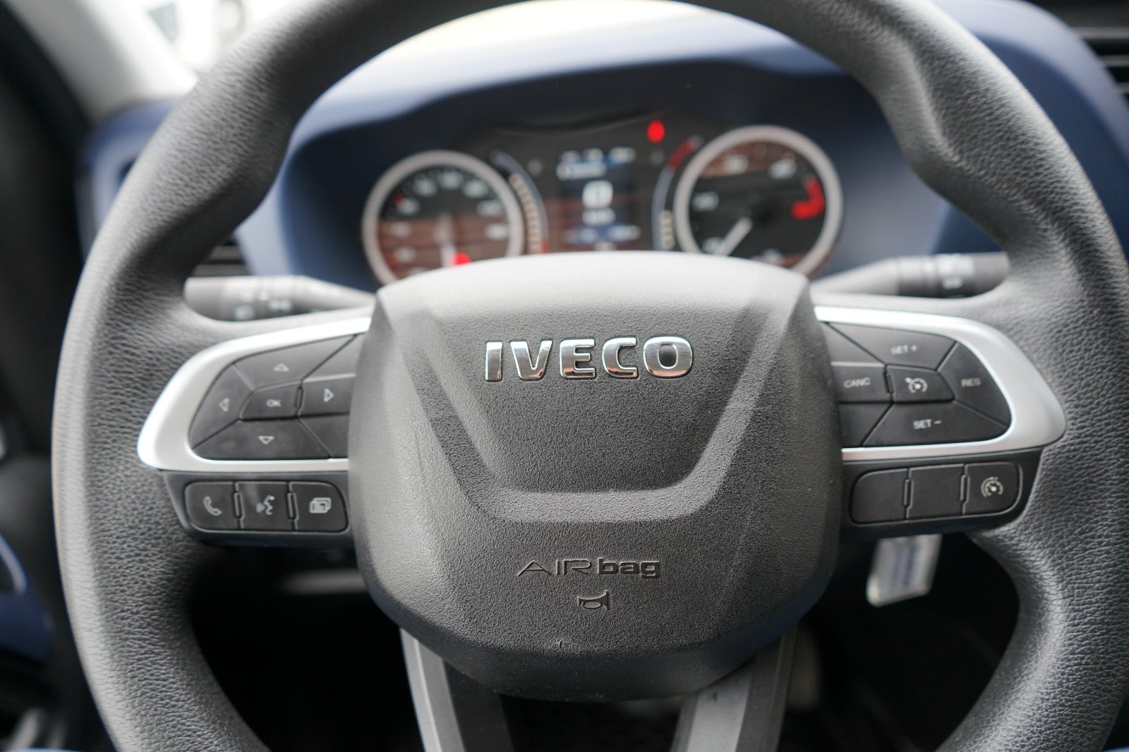 Billede af Iveco Daily 2,3 35S16 Alukasse m/lift AG8