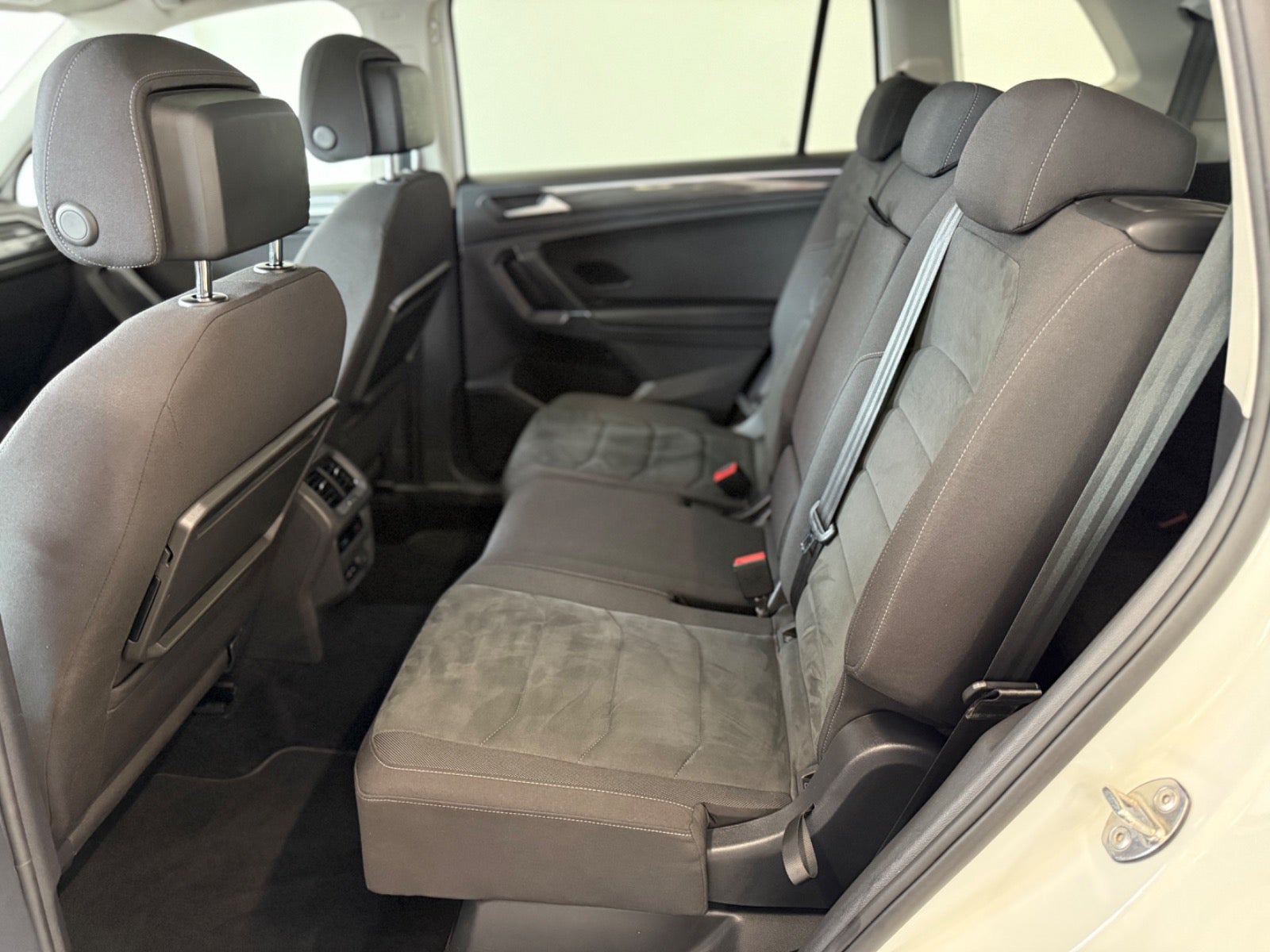 Billede af VW Tiguan Allspace 2,0 TDi 240 R-line DSG 4Motion 7prs