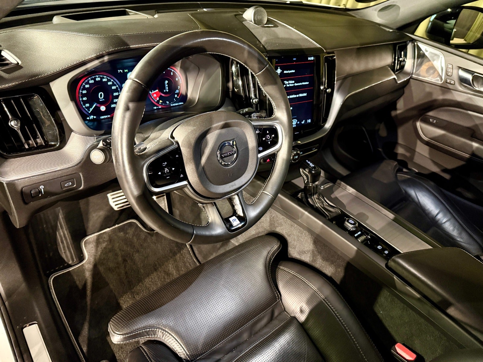Billede af Volvo XC60 2,0 T6 310 R-Design aut. AWD