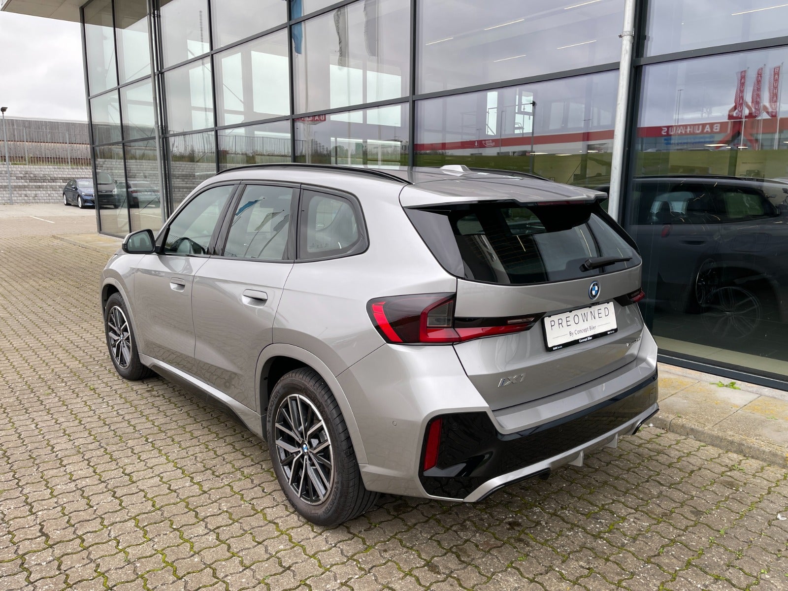 BMW iX1 eDrive20 M-Sport Premium 5d - 4