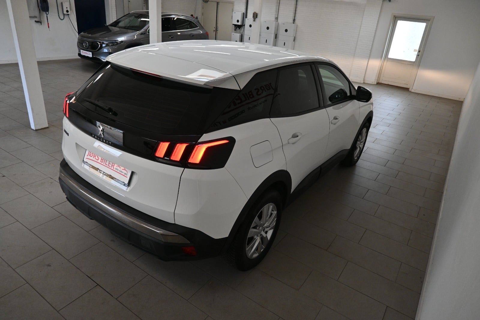 Peugeot 3008 PureTech 130 Strike Van