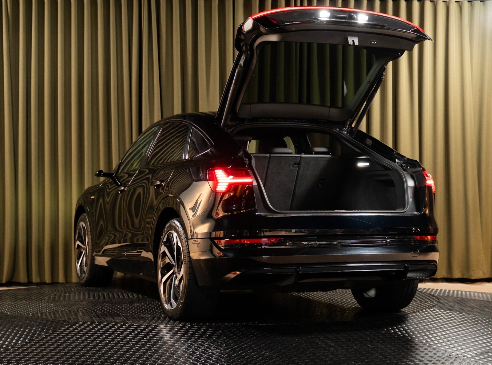 Billede af Audi e-tron 55 S-line Sportback quattro