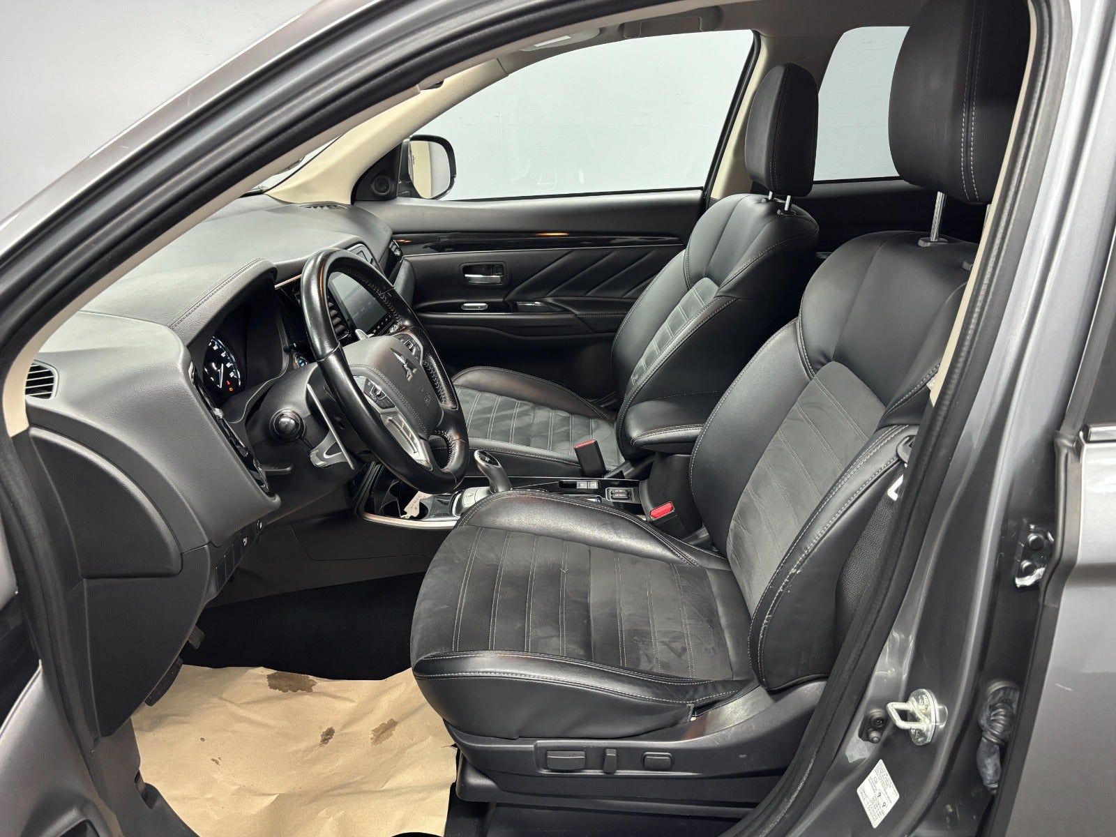 Billede af Mitsubishi Outlander 2,4 PHEV Inform CVT 4WD
