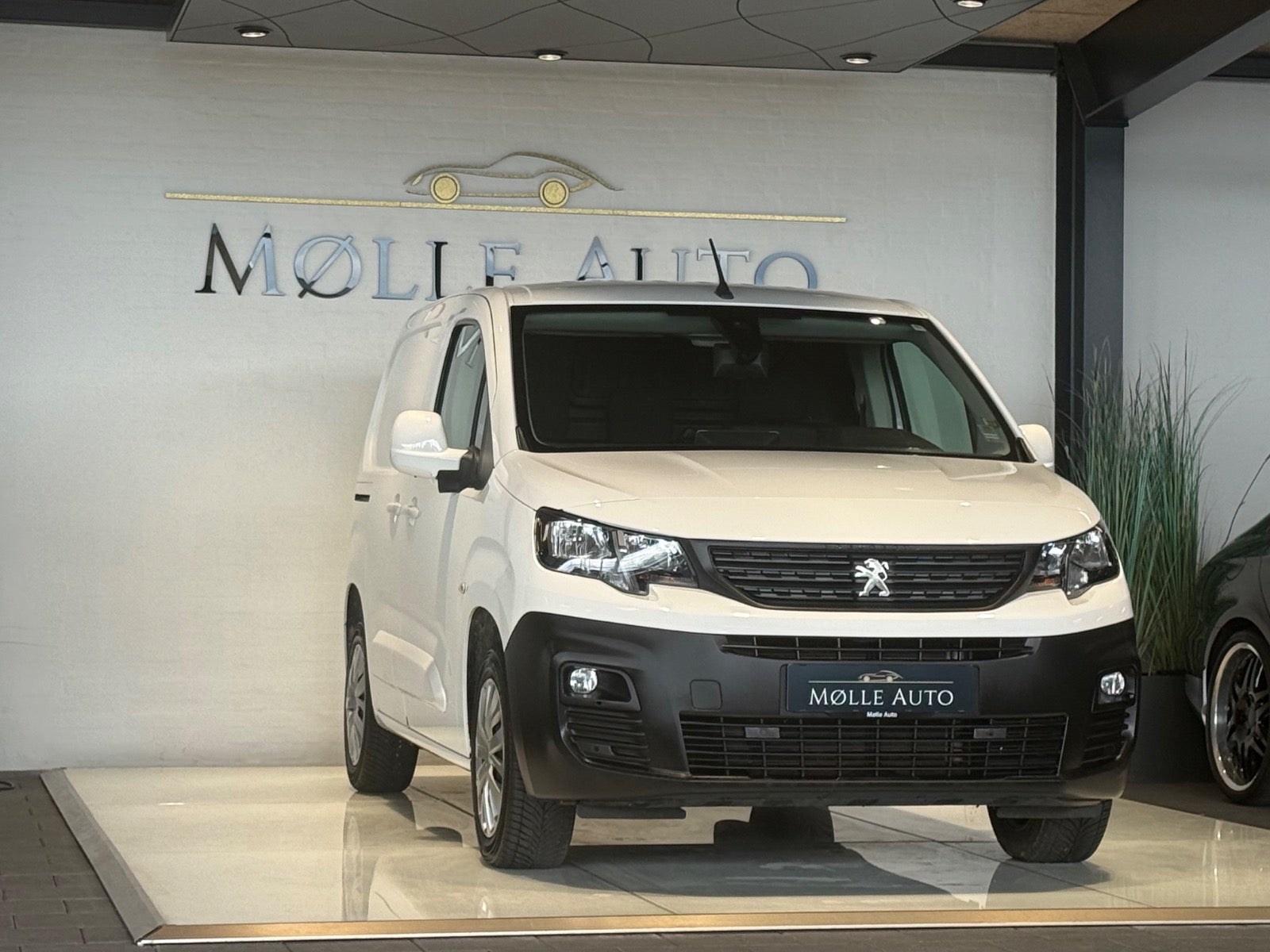 Billede af Peugeot Partner 1,5 BlueHDi 130 L1V1 Plus EAT8 Van