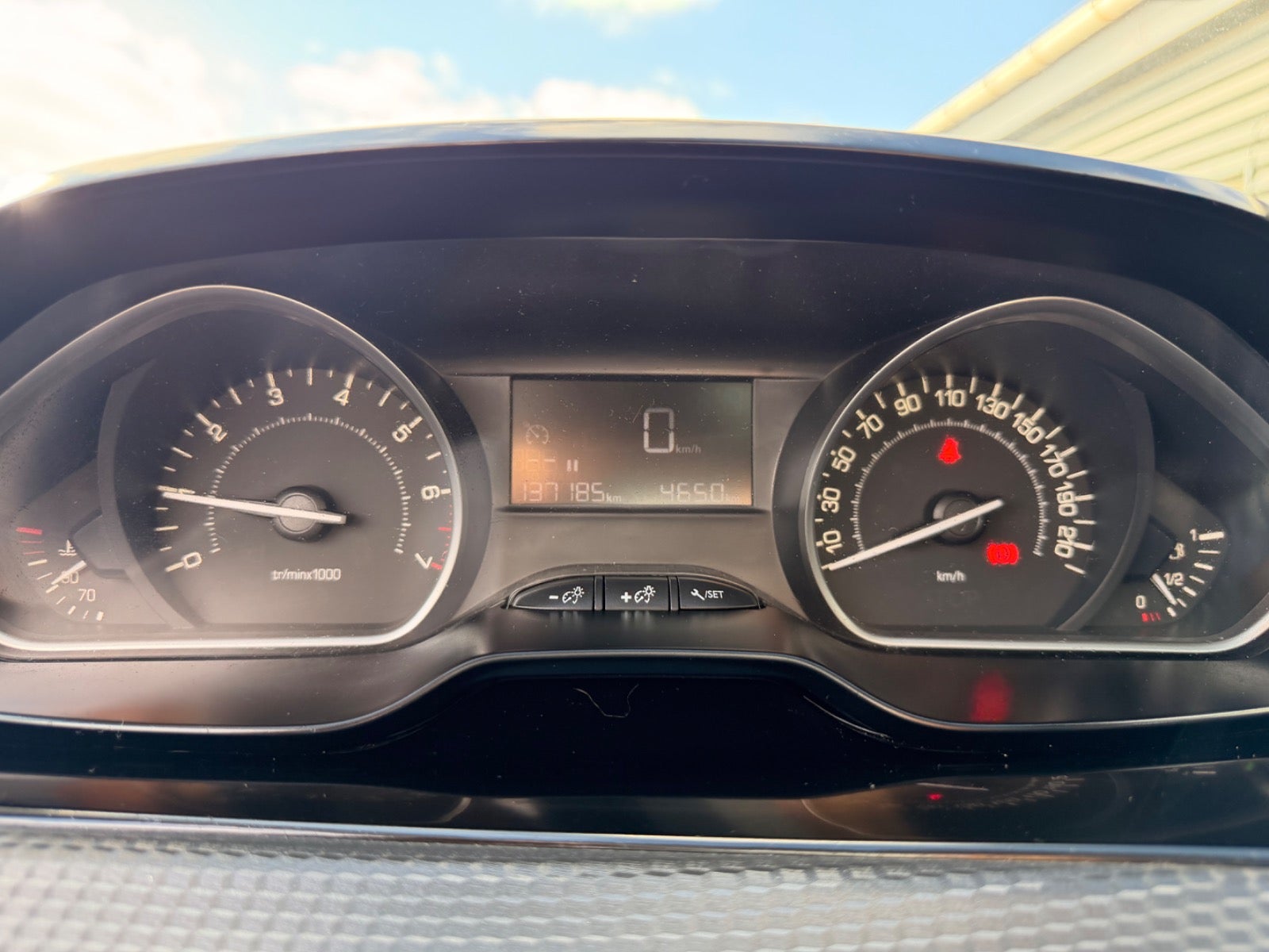 Billede af Peugeot 208 1,2 PureTech 82 Signature Sky