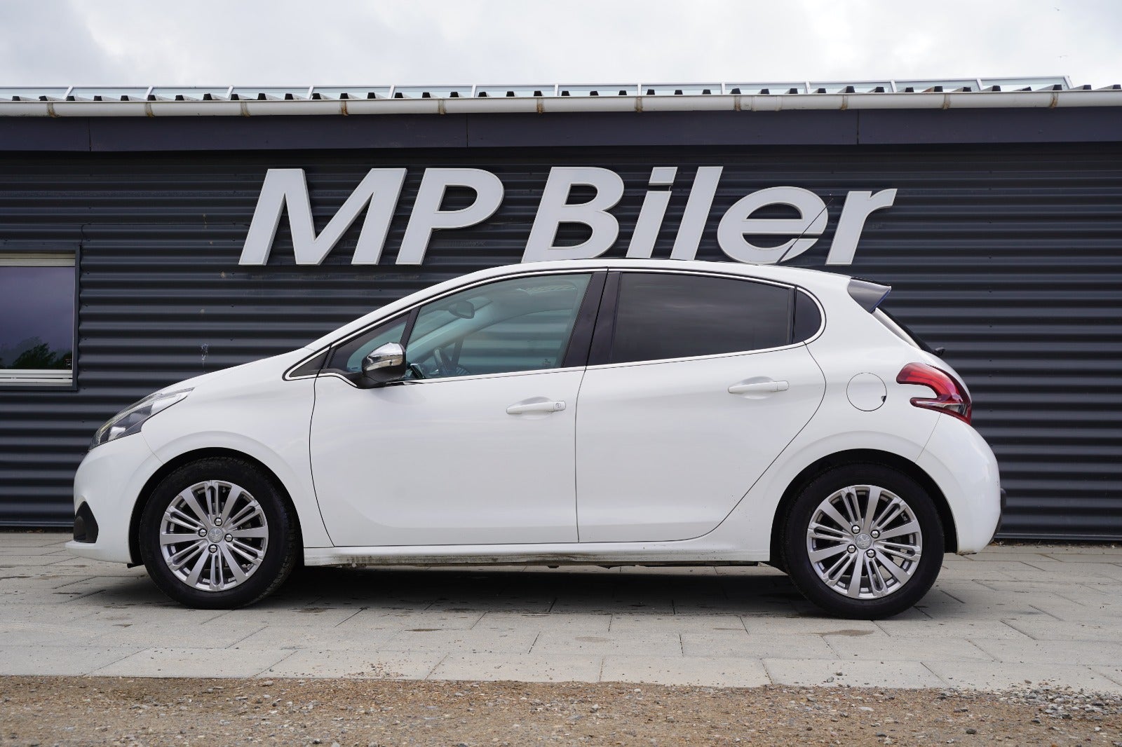 Billede af Peugeot 208 1,6 BlueHDi 100 Allure Sky