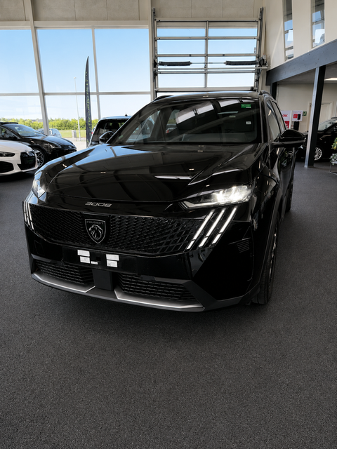 Peugeot e-5008