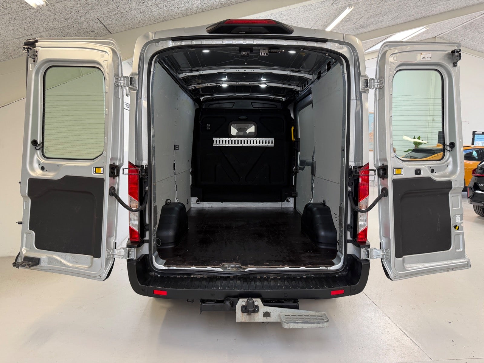 Billede af Ford Transit 350 L2 Van 2,0 TDCi 170 Trend aut. H2 FWD