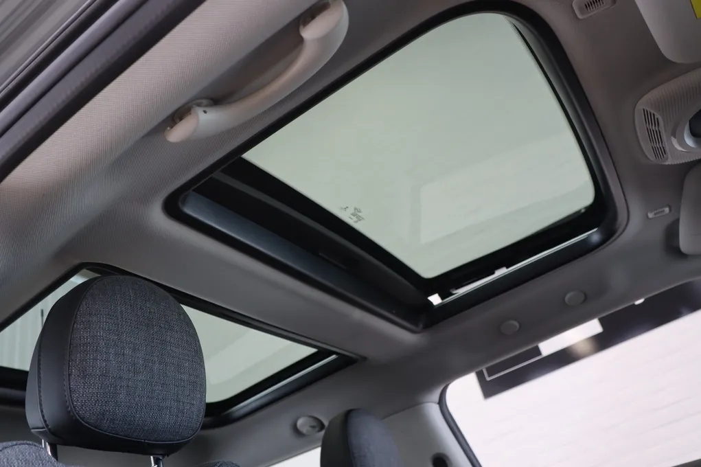 MINI Cooper SE Camden Edition