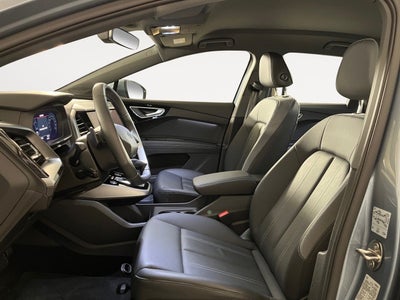 Audi Q4 e-tron Attraction Van