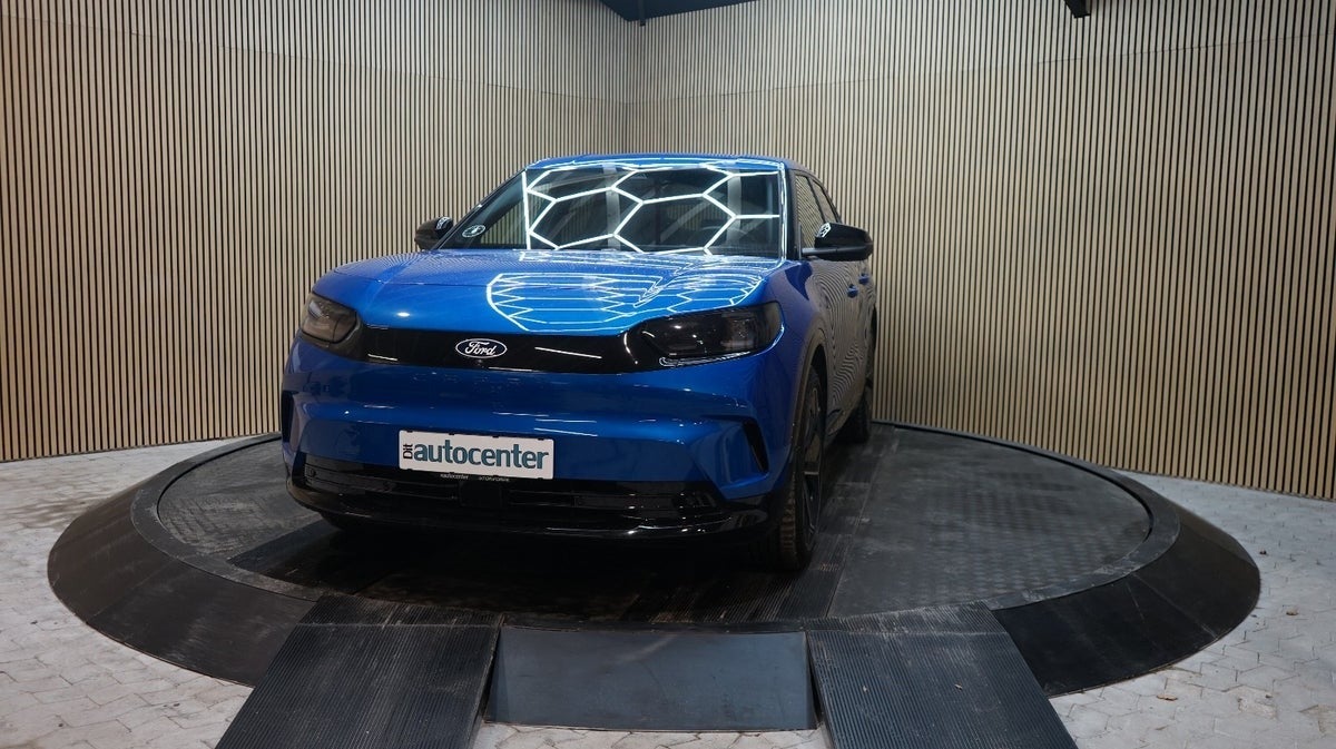 Ford Explorer Premium Extended Range