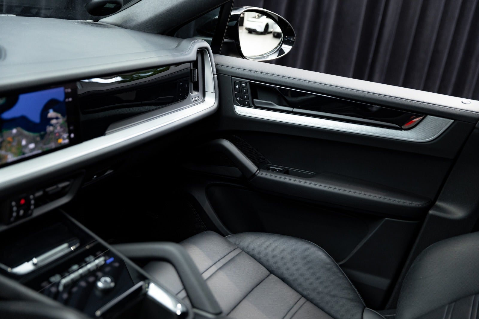 Gallery image 16 of 18