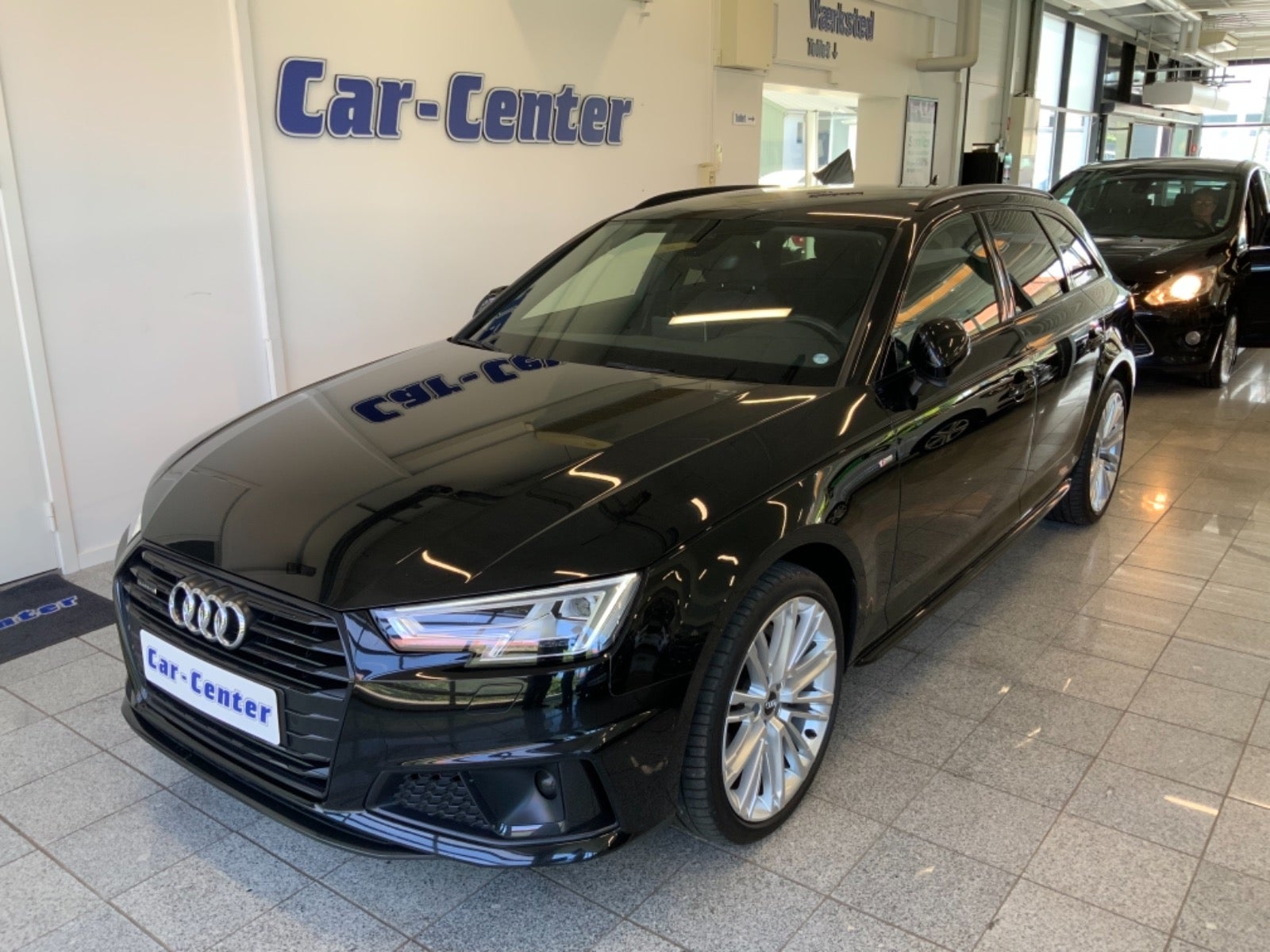 Audi A4 40 TDi S-line Avant quattro S-tr.