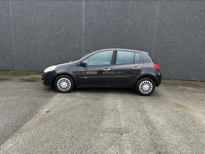 Renault Clio III 1,2 16V Authentique 5d