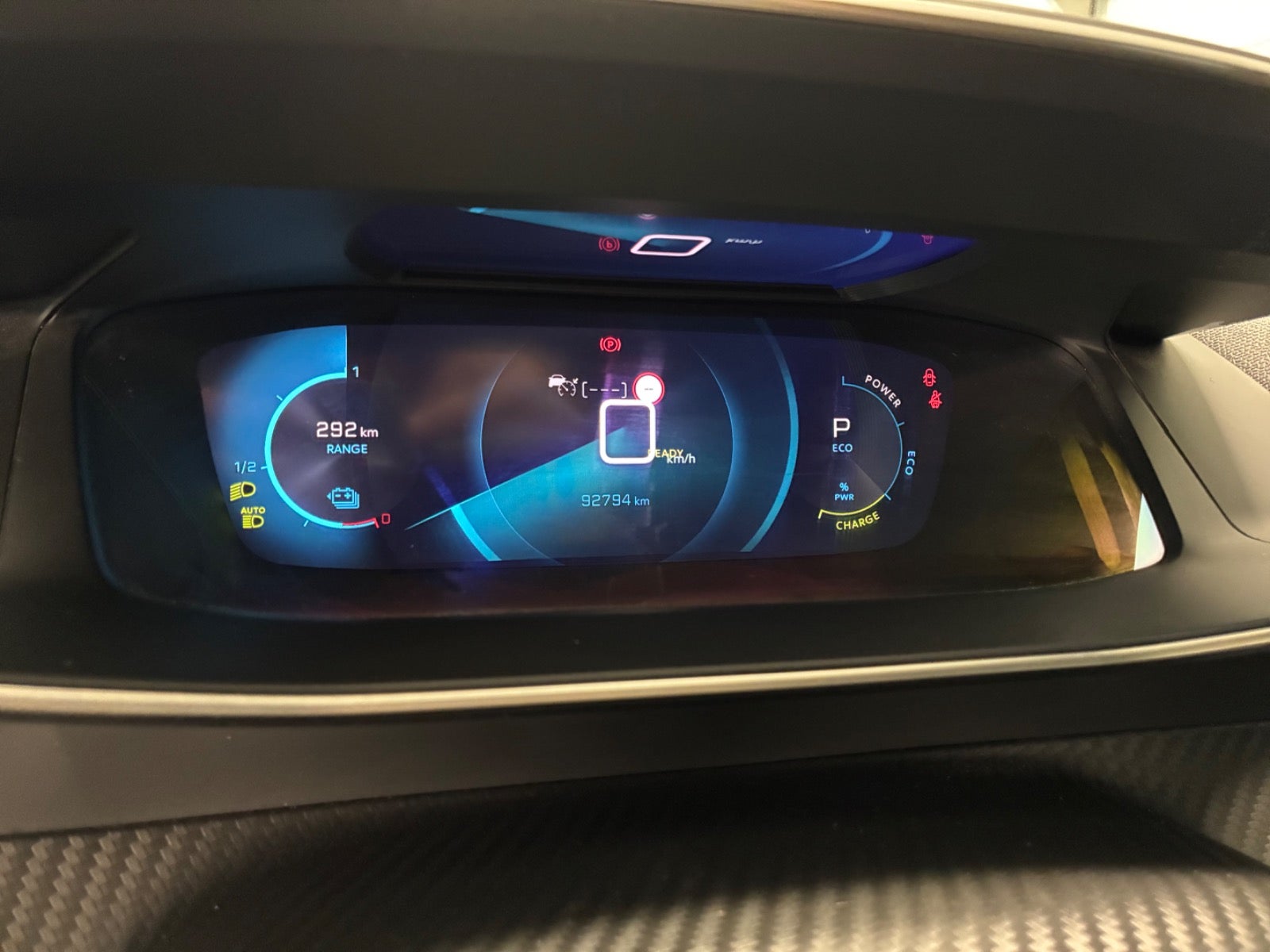 Billede af Peugeot e-2008 50 GT Sky