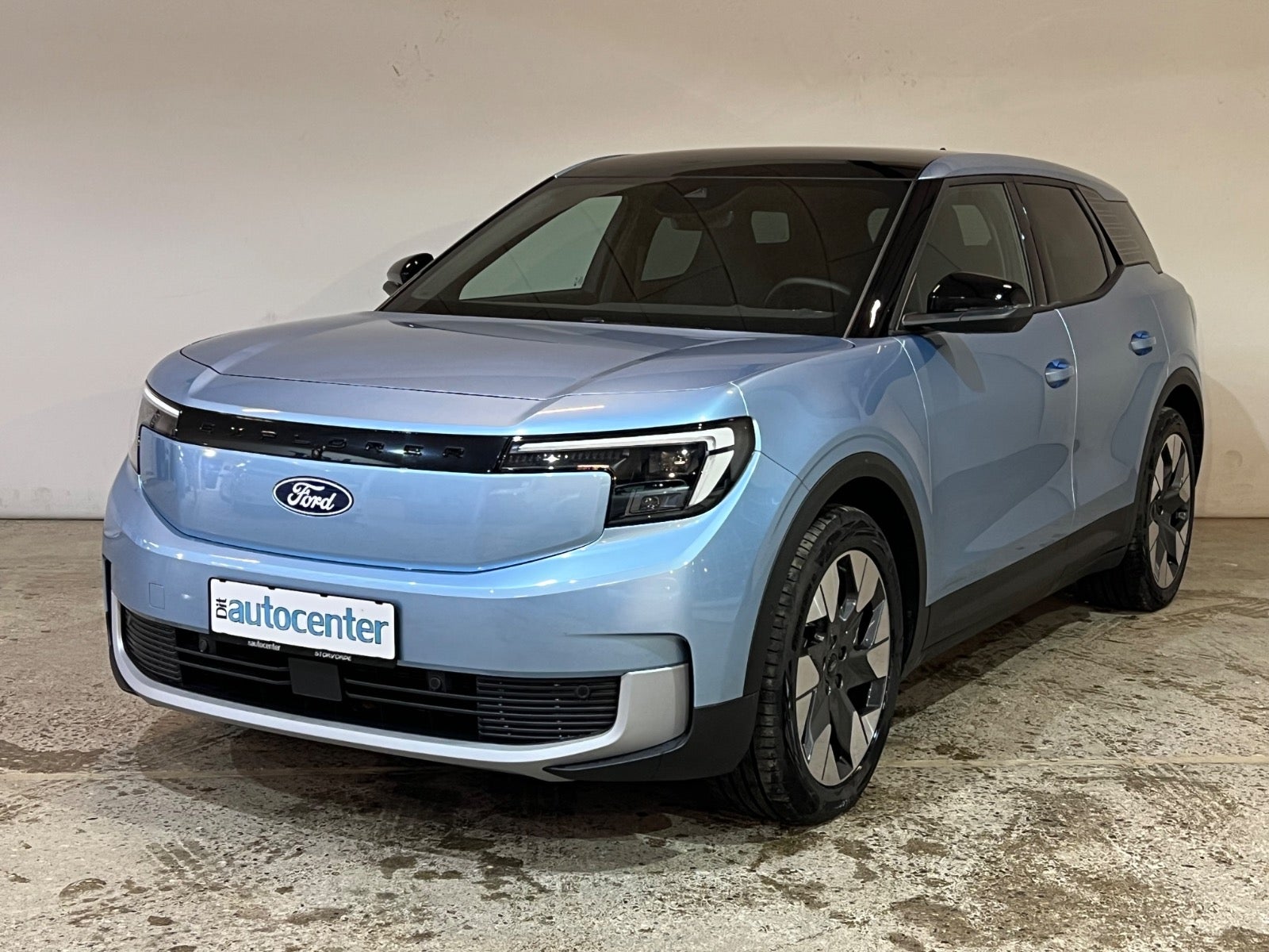 Ford Explorer Premium Extended Range