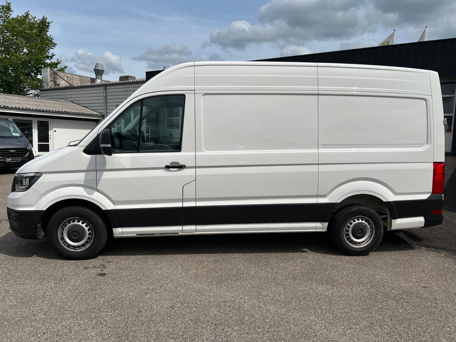 Billede af VW Crafter 35 2,0 TDi 177 Kassevogn L3H2 aut.