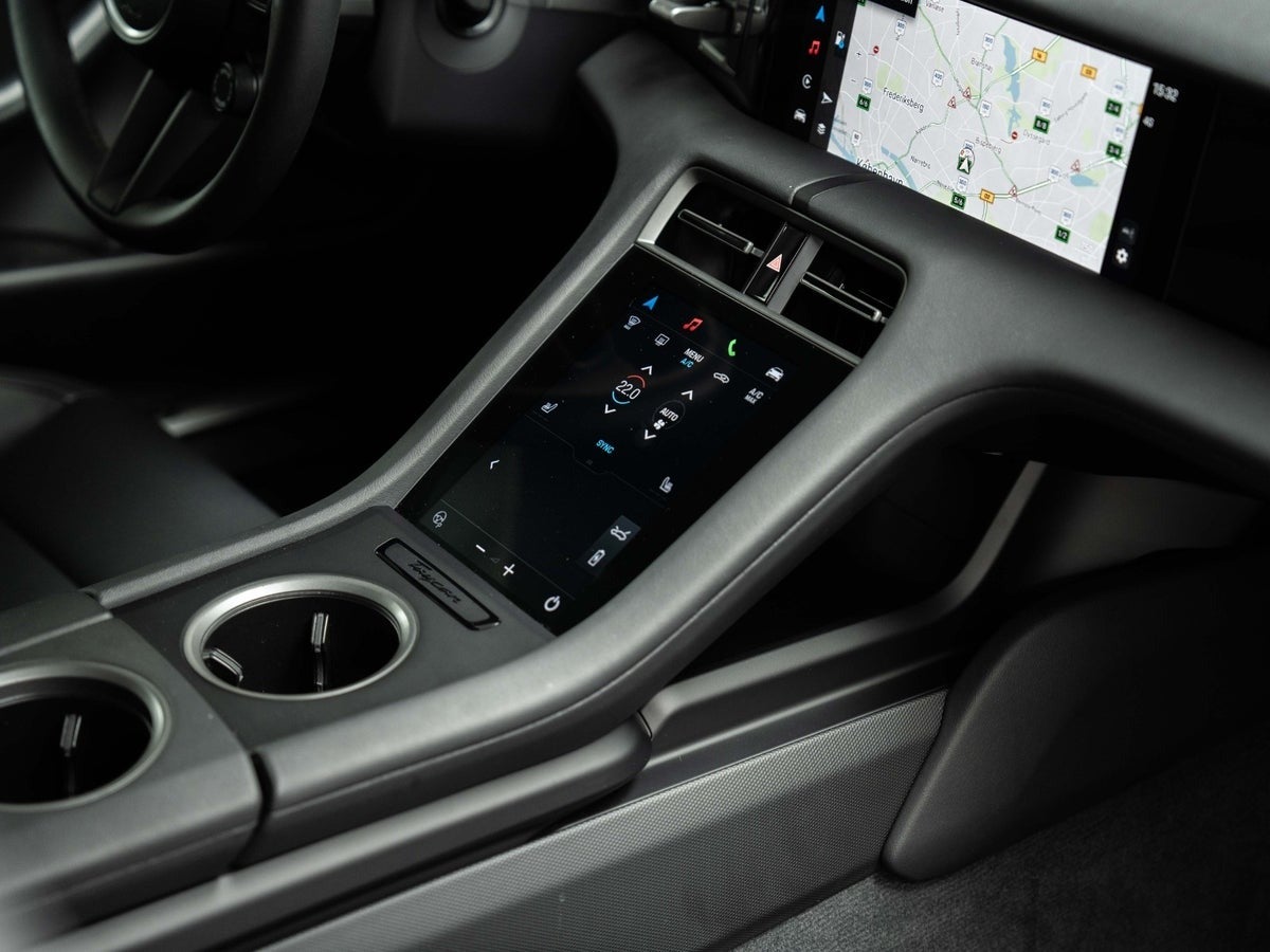 Gallery image 17 of 18