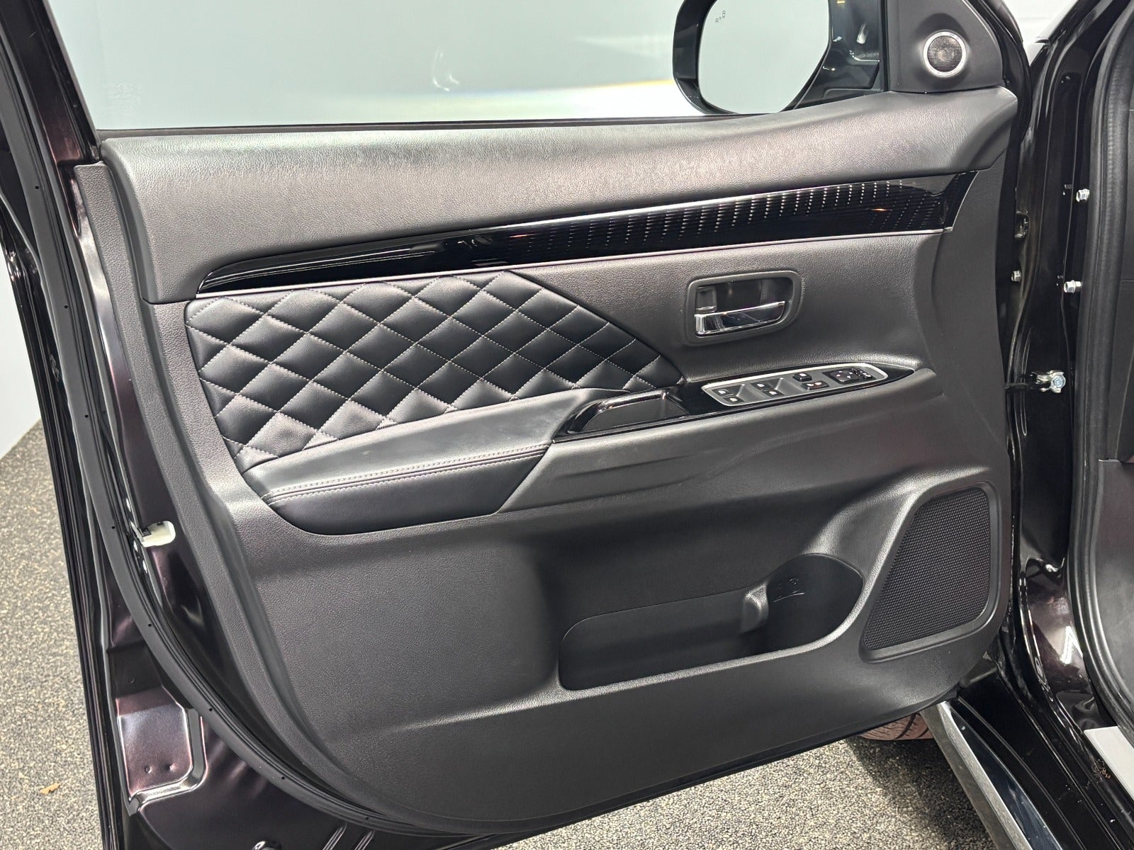 Billede af Mitsubishi Outlander 2,4 PHEV Instyle CVT 4WD