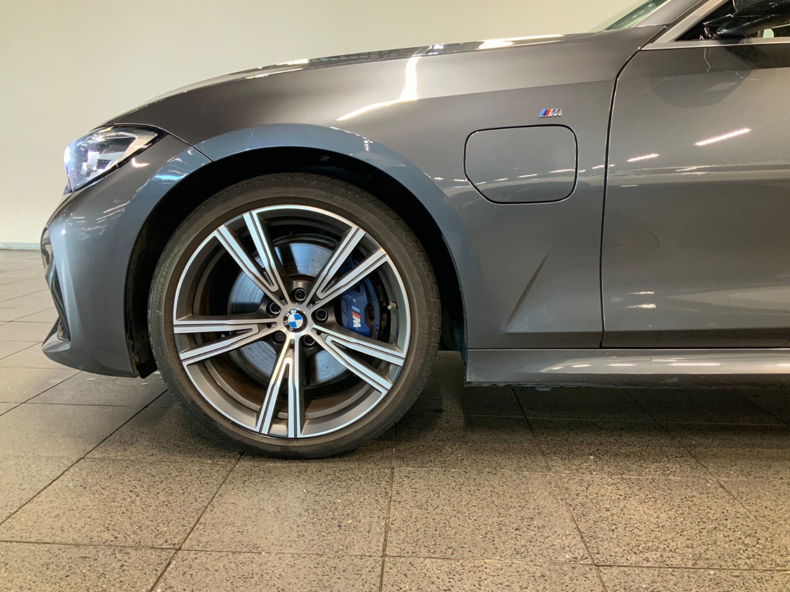 BMW 330e (5/8)