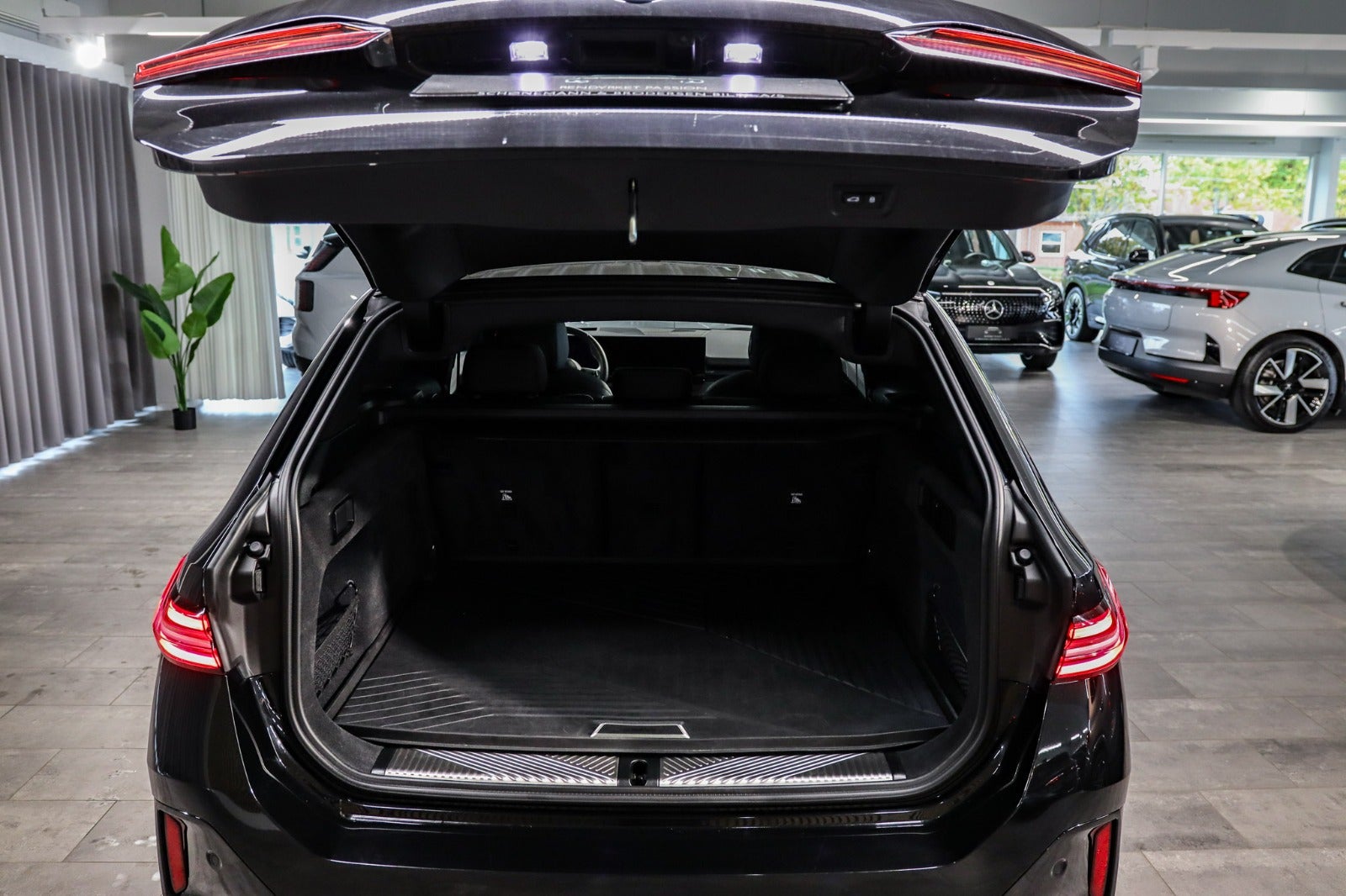 Billede af BMW i5  eDrive40 Touring Fully Charged