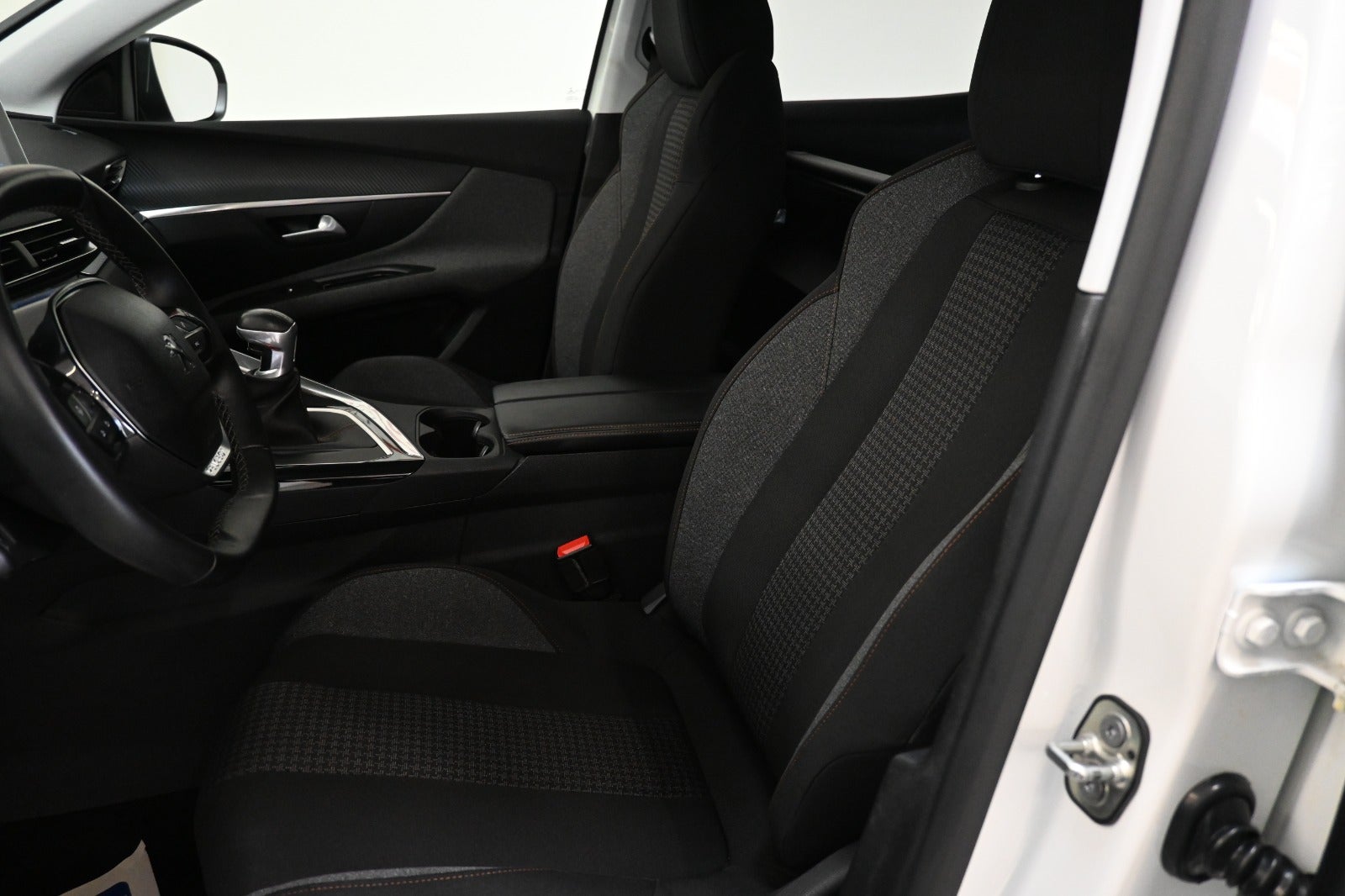 Peugeot 3008 PureTech 130 Strike Van