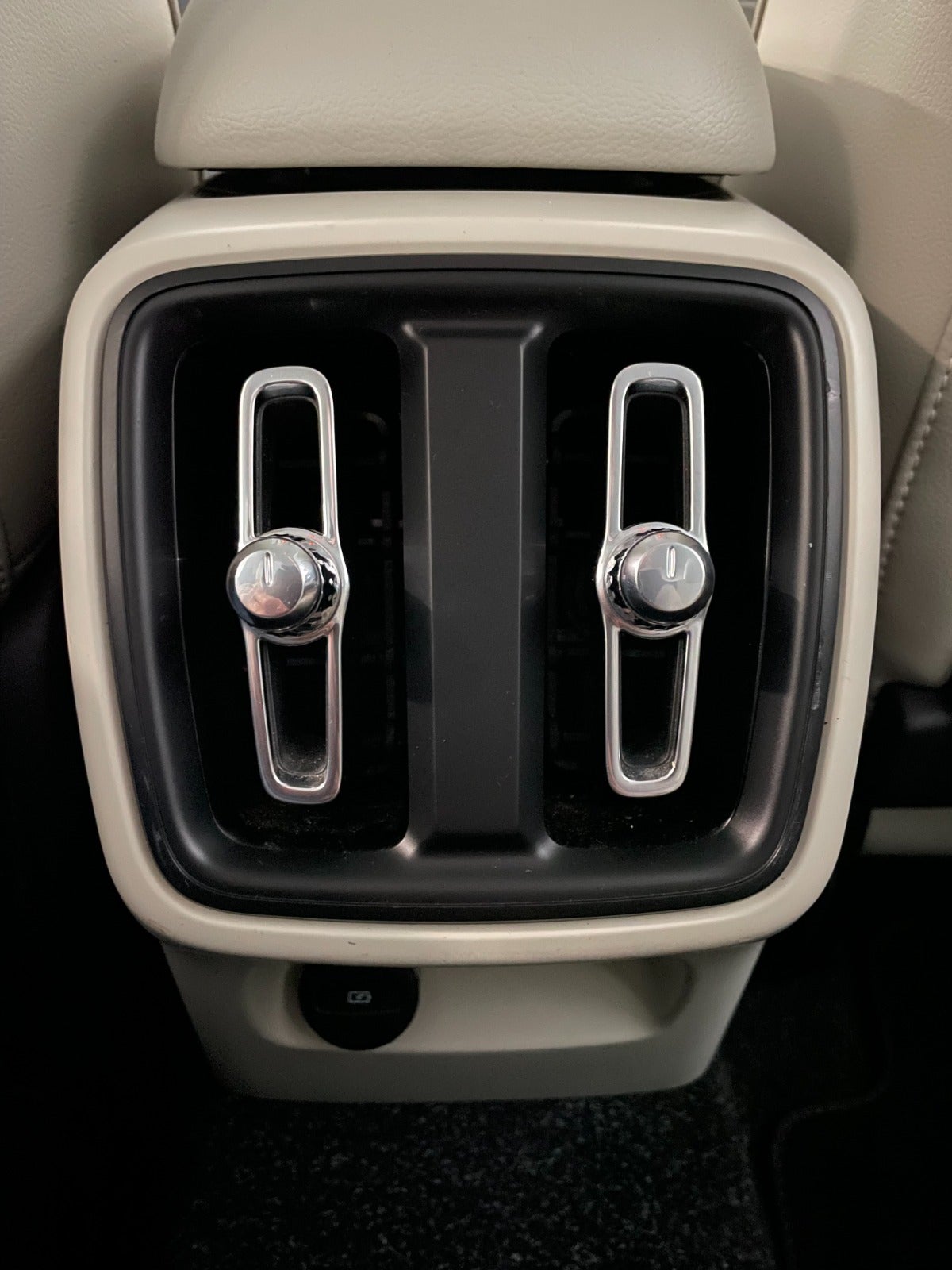 Billede af Volvo XC40 2,0 T5 247 Momentum aut. AWD