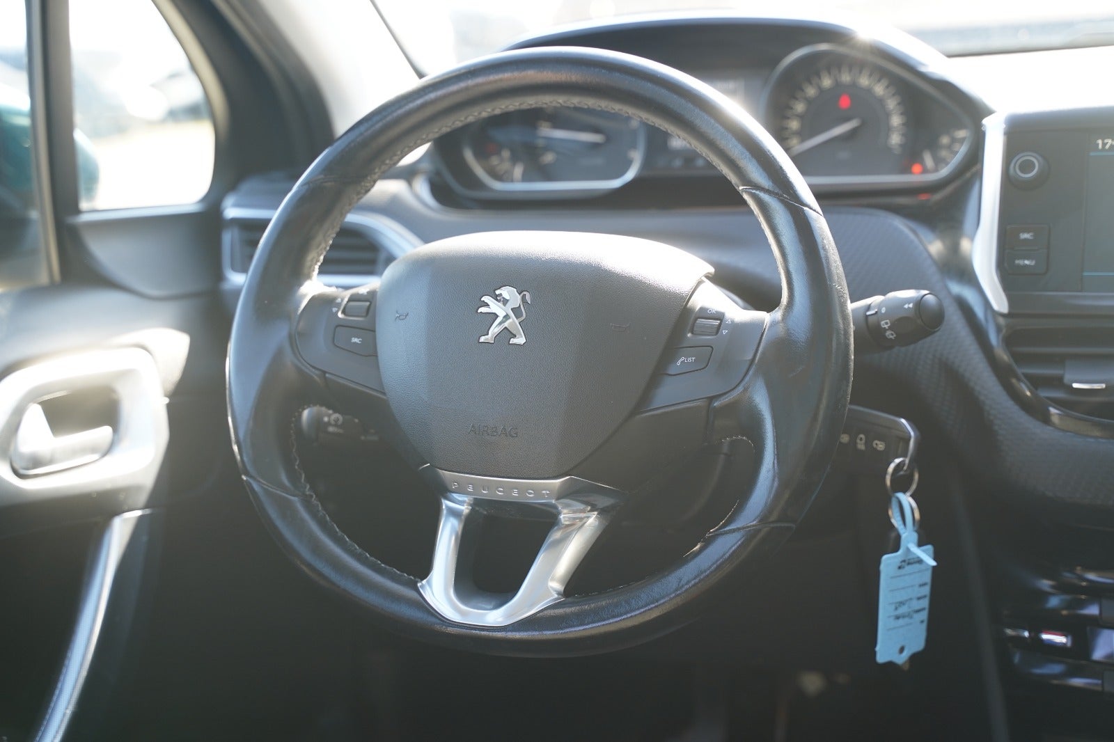 Billede af Peugeot 2008 1,6 BlueHDi 100 Allure Sky