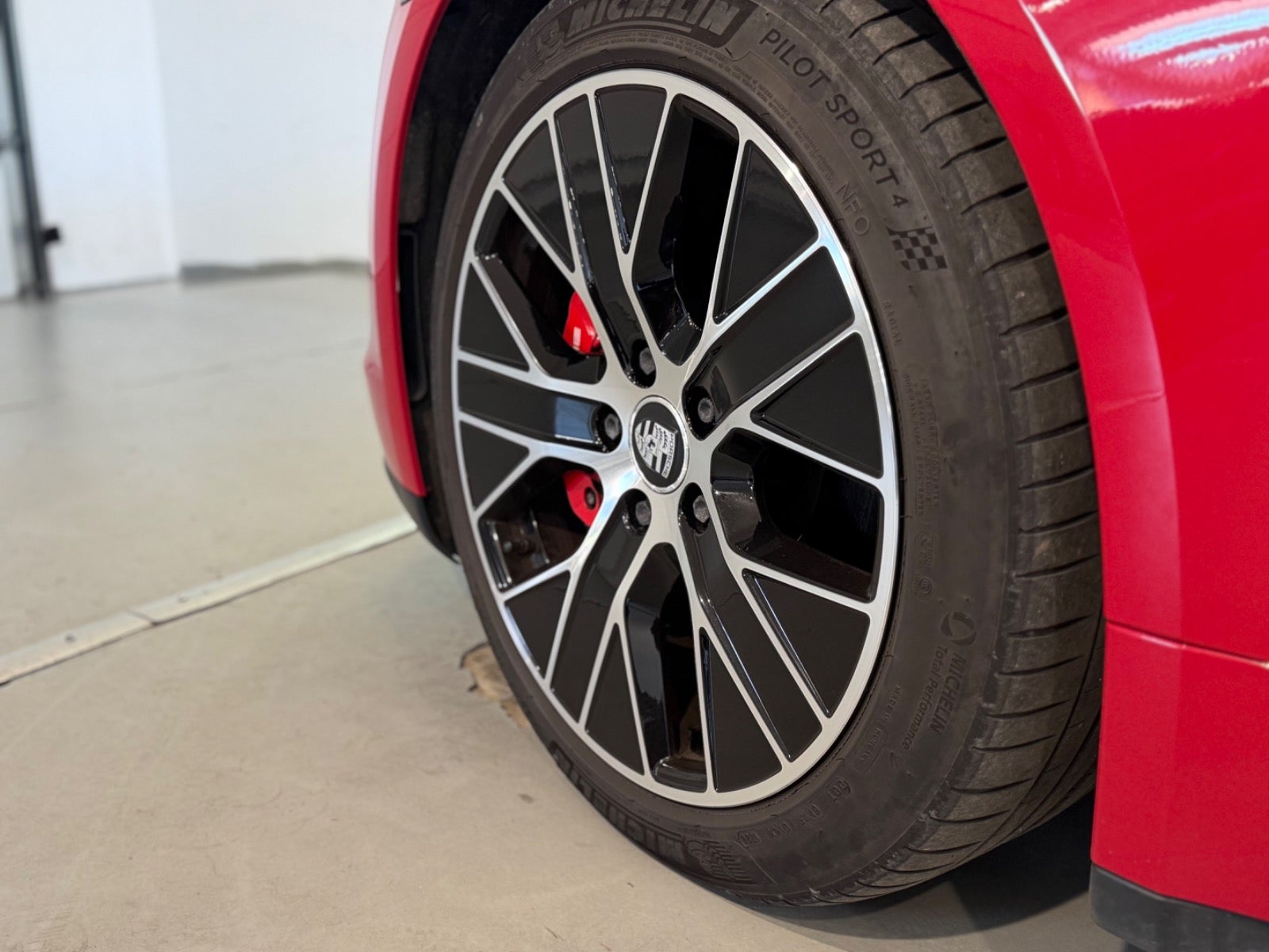 Porsche – Taycan 4S