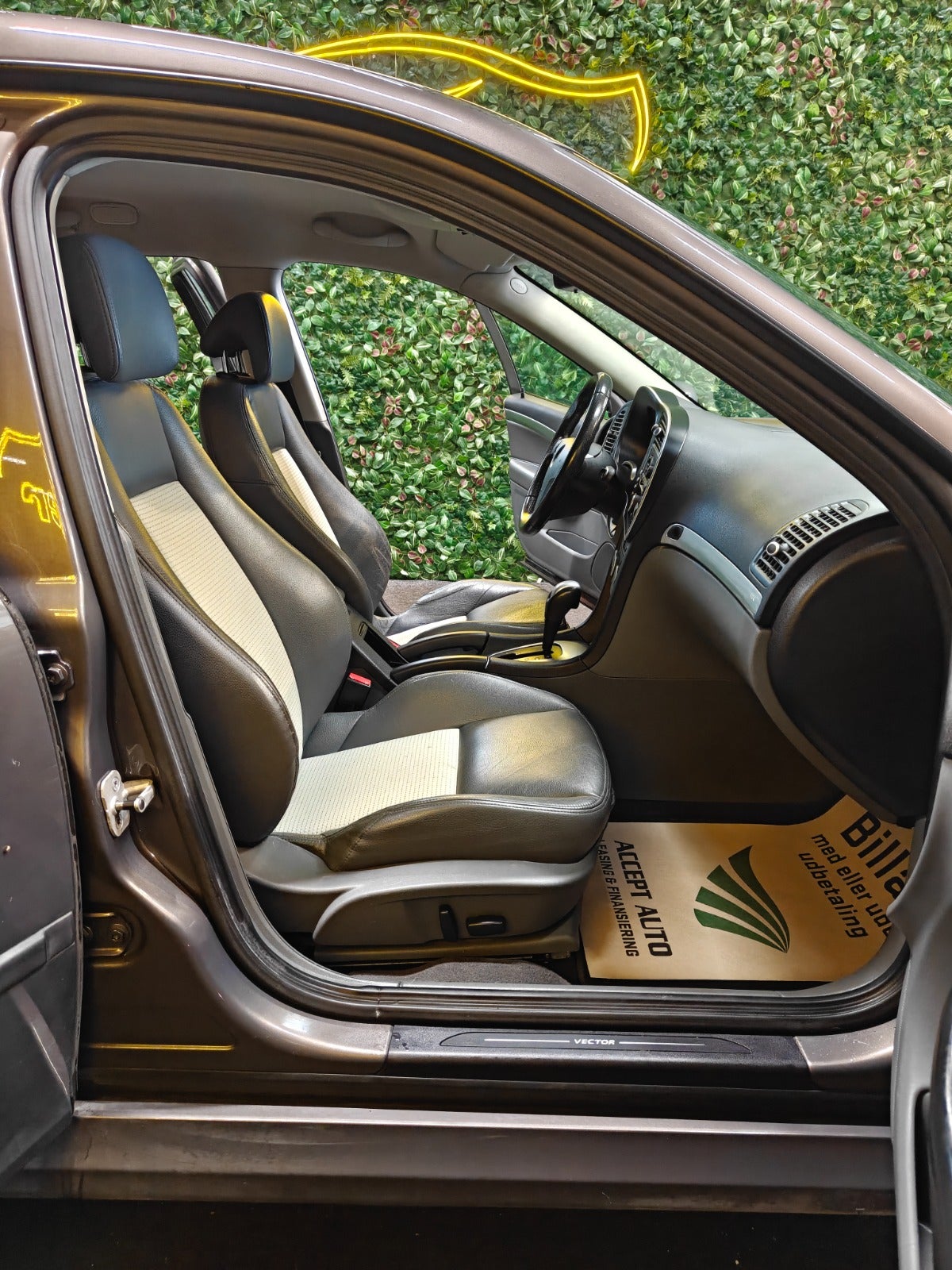 Billede af Saab 9-3 1,9 TiD 150 Vector SportCombi aut.
