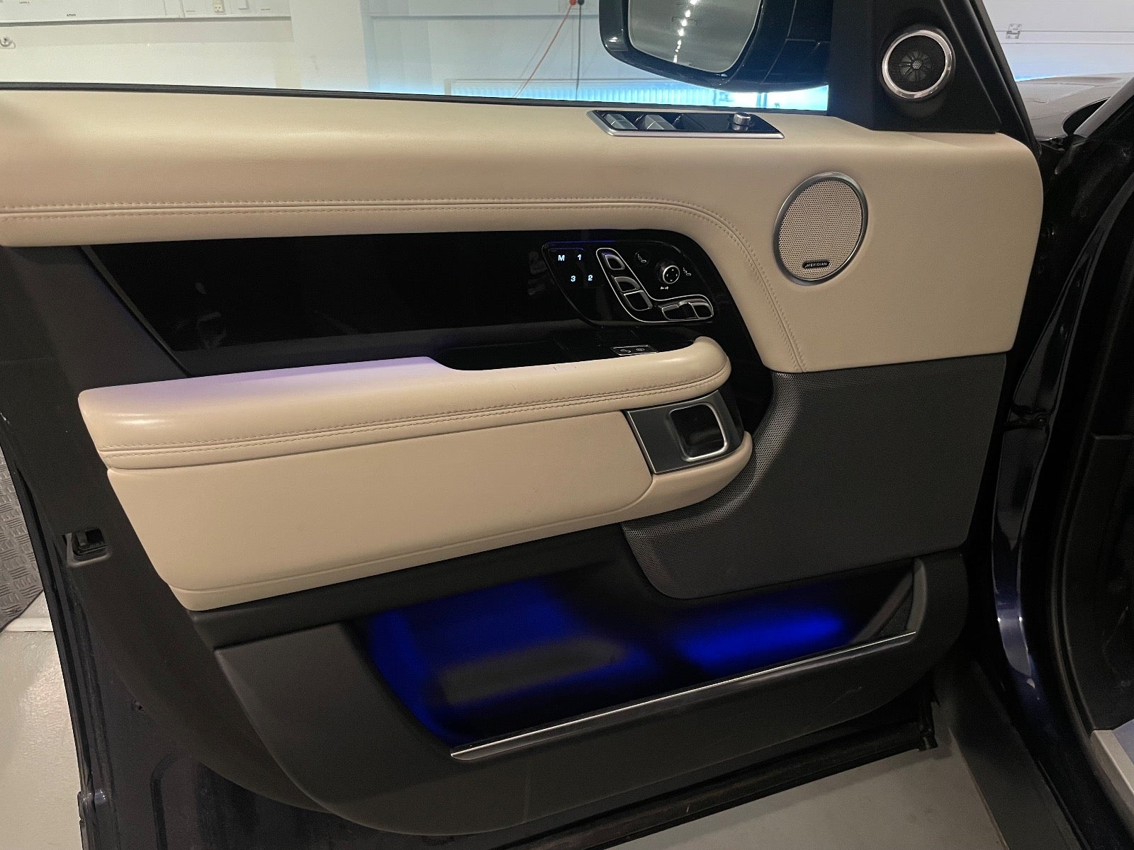 Land Rover – Range Rover