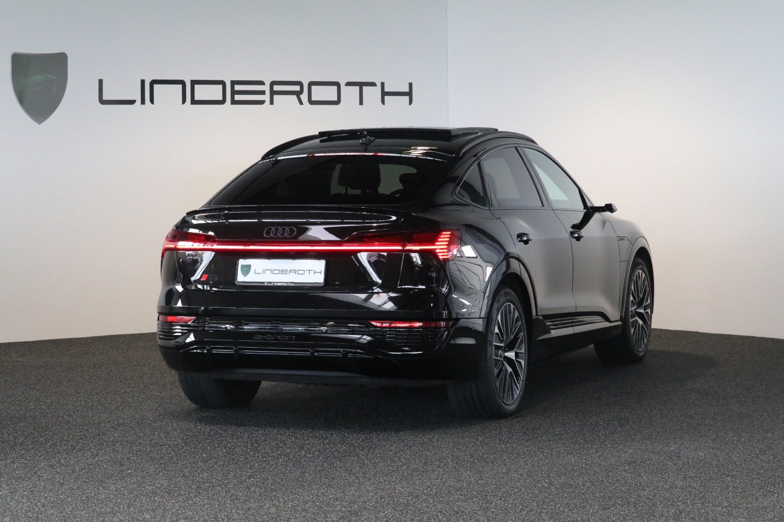 Audi Q8 e-tron 55 S-line Sportback quattro 5d - 2