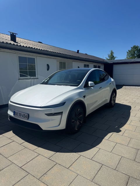 Tesla Model Y  Long Range RWD