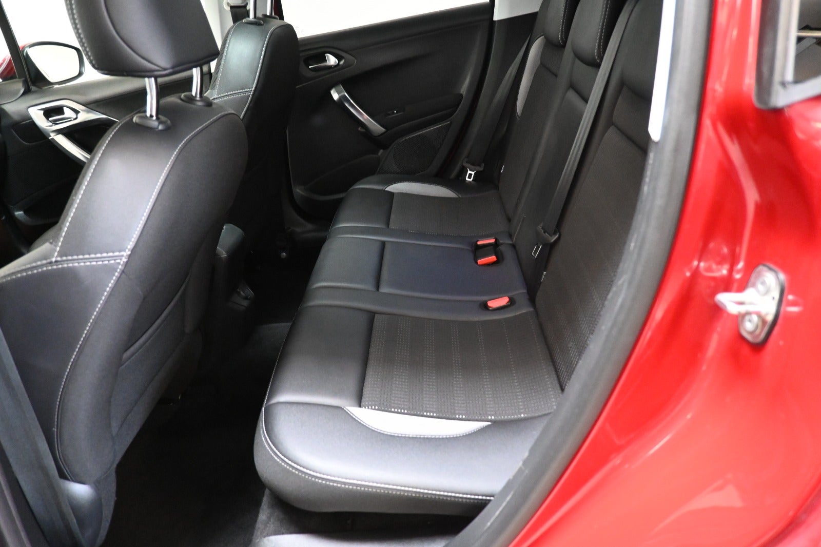 Peugeot 2008 BlueHDi 100 Allure Sky