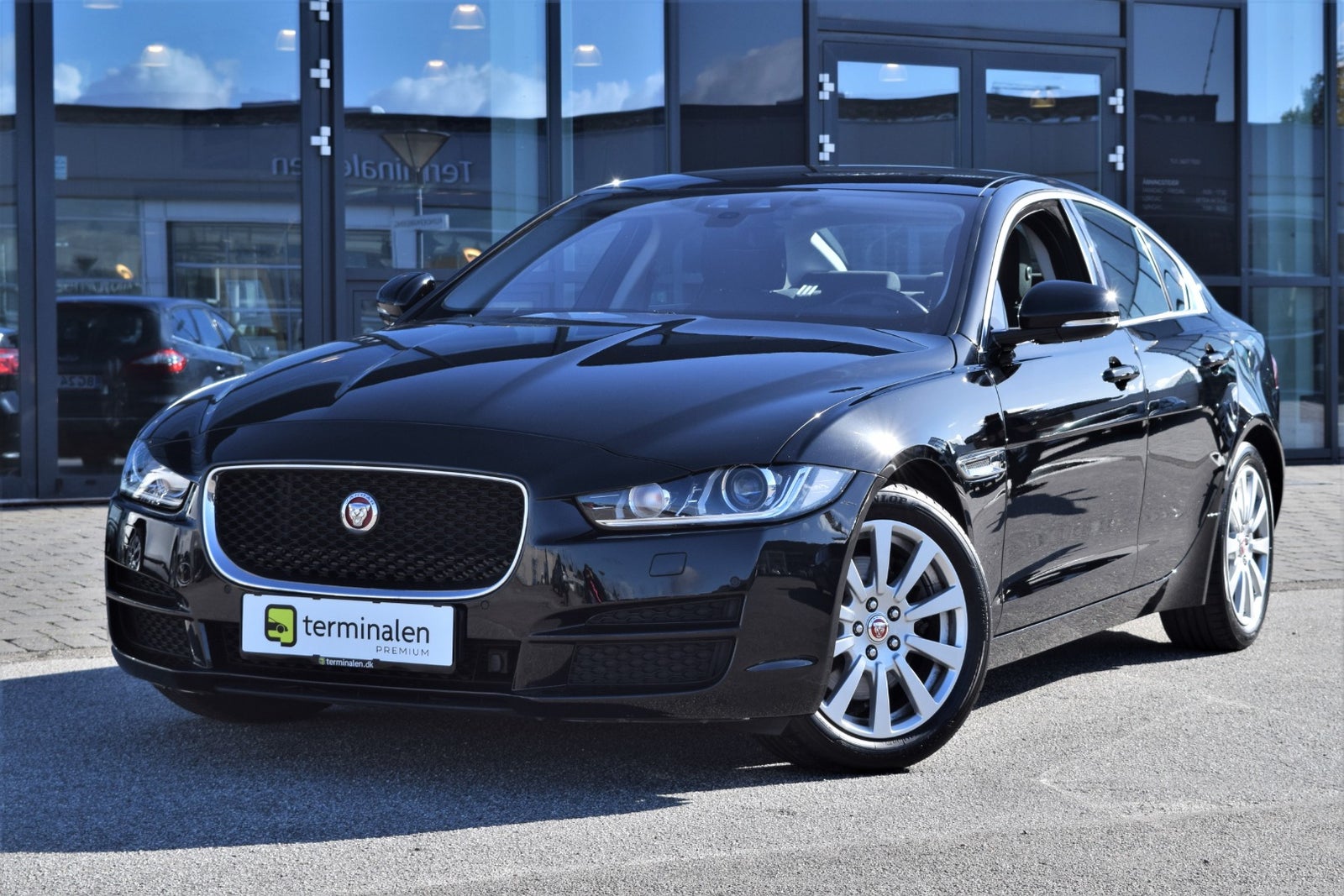 Jaguar XE D180 Prestige aut. Jaguar XE D180 Prestige aut.