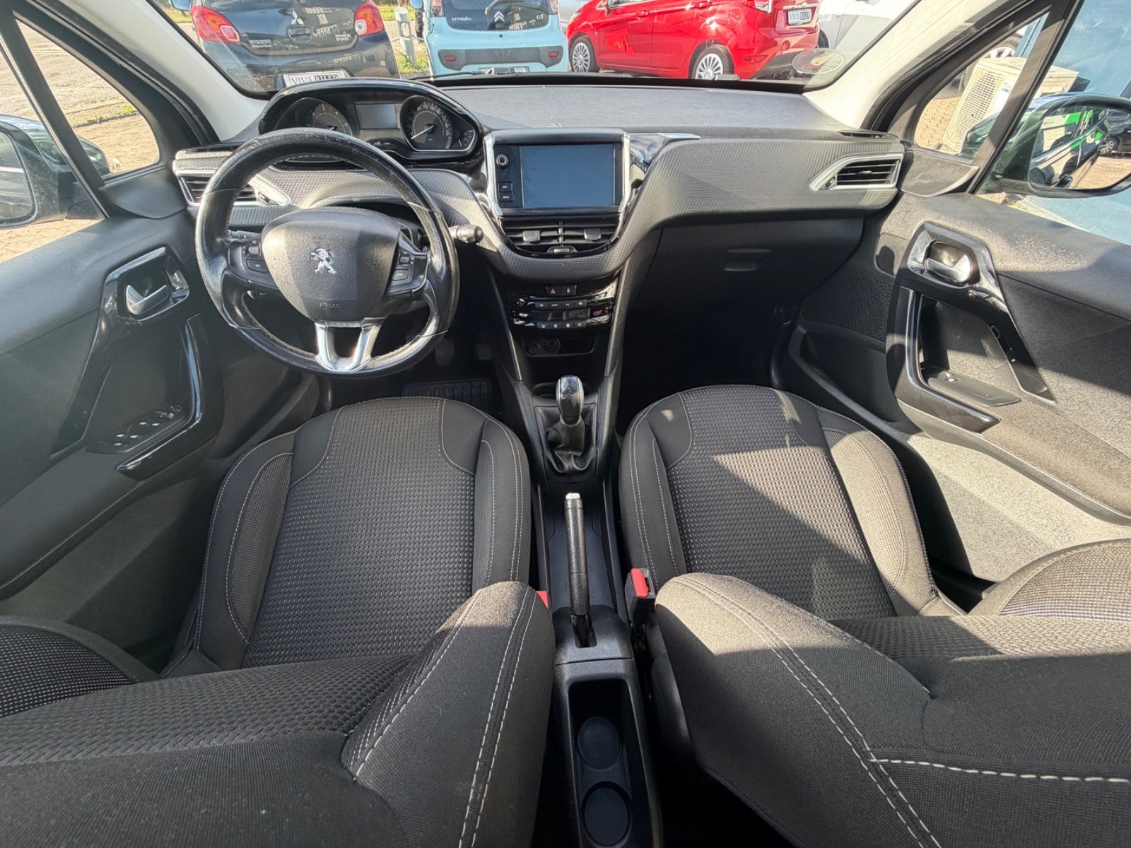 Billede af Peugeot 208 1,6 BlueHDi 100 Allure Sky