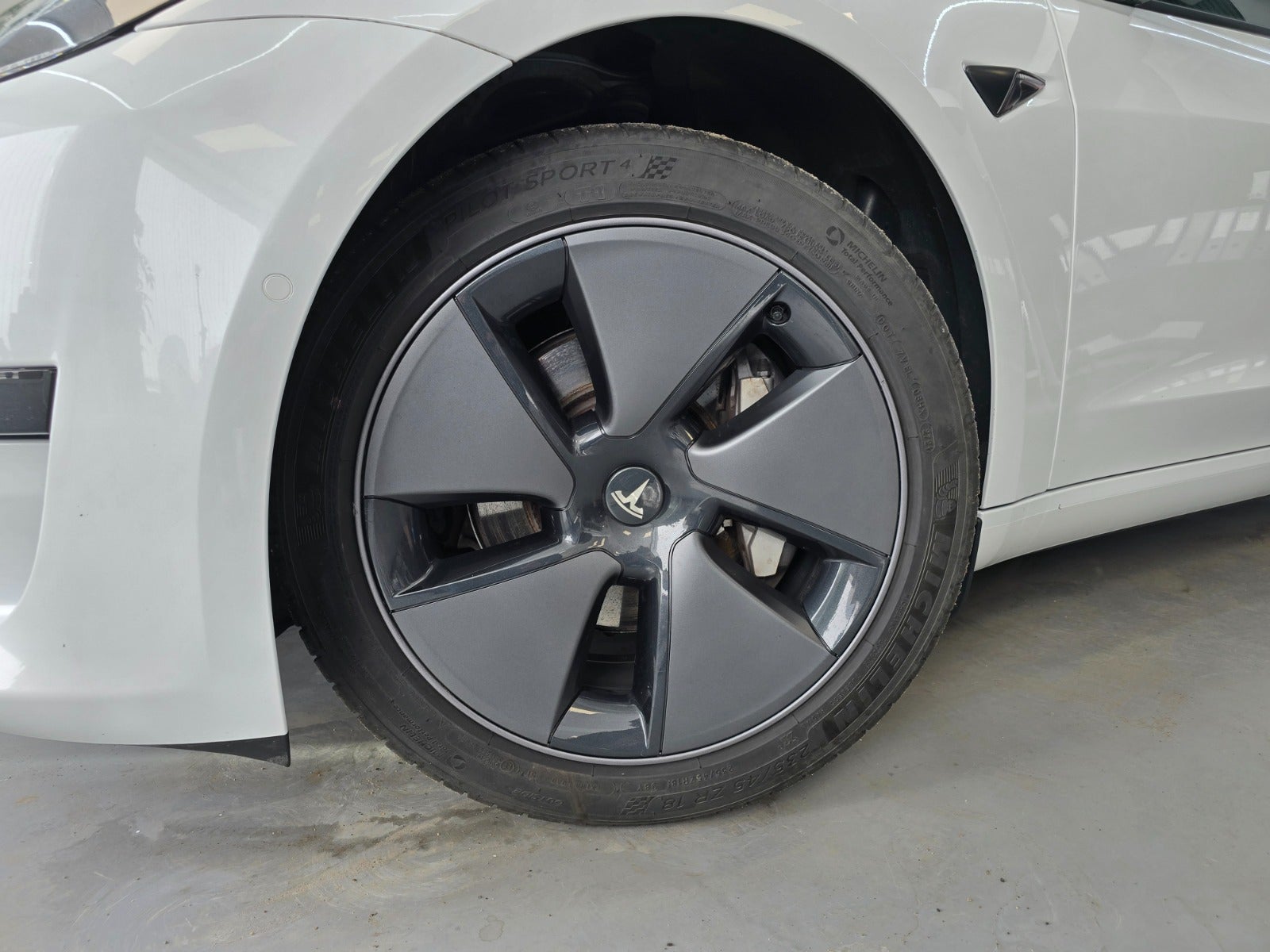 Billede af Tesla Model 3  Standard Range+ RWD