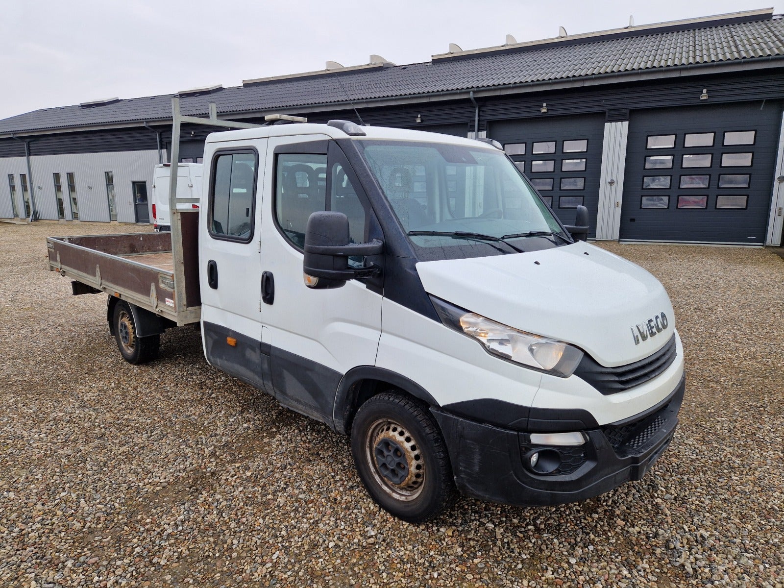 Billede af Iveco Daily 2,3 35S14 Mandskabsvogn m/lad