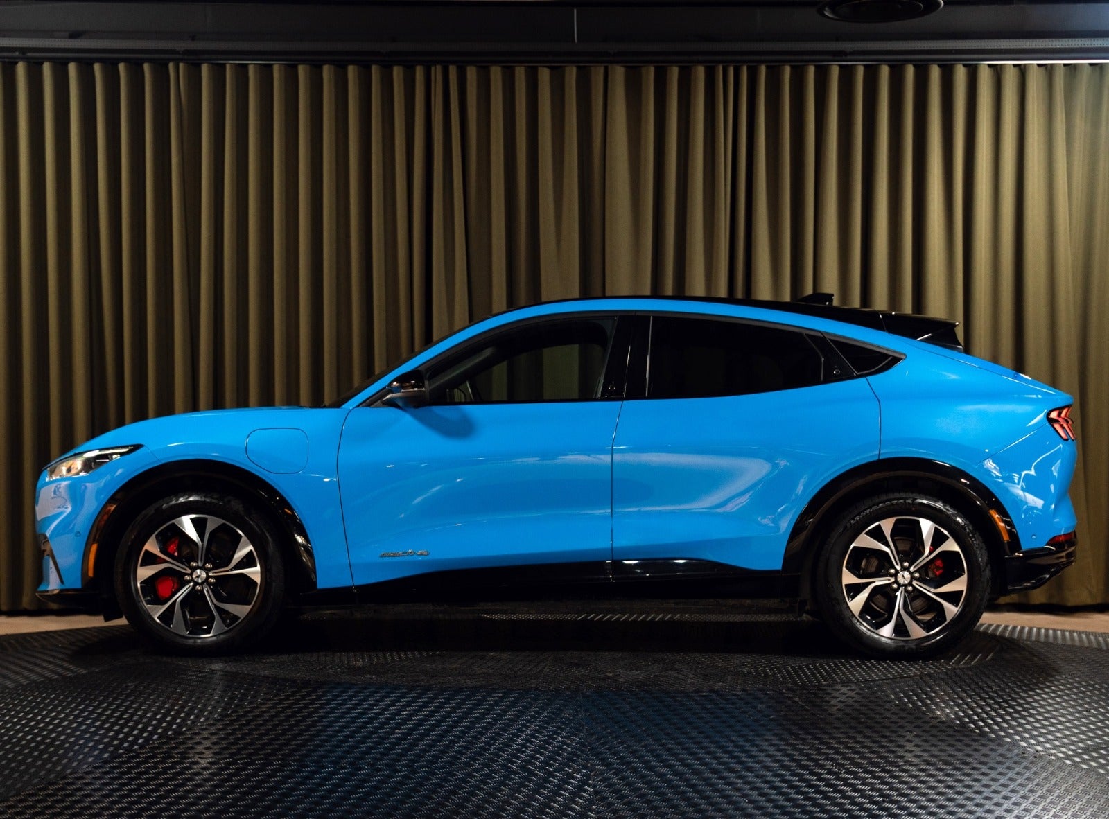 Billede af Ford Mustang Mach-E 70 Premium Standard Range AWD