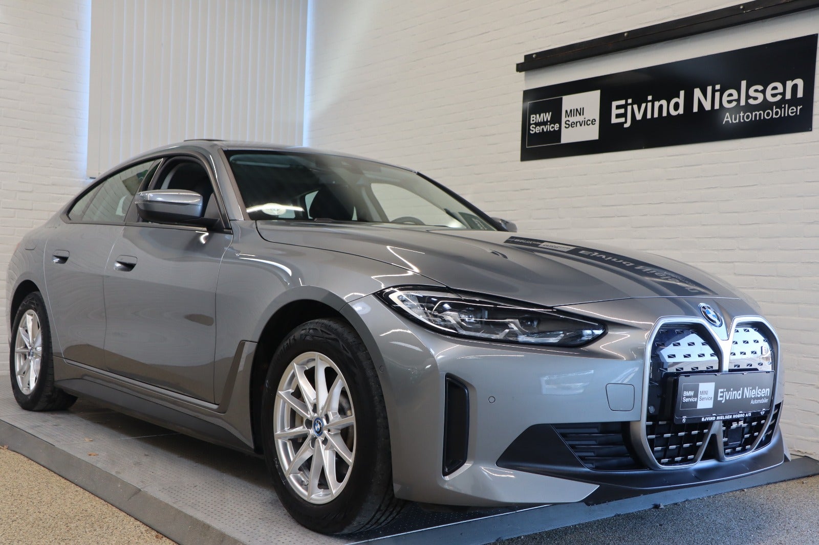 BMW i4 eDrive35 Charged