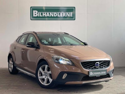 Volvo V40 CC 2,0 D3 150 Momentum 5d