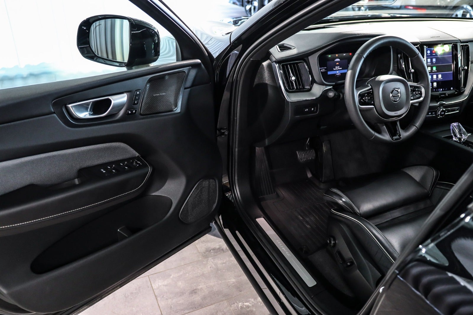 Billede af Volvo XC60 2,0 T8 ReCharge Ultimate Dark aut. AWD