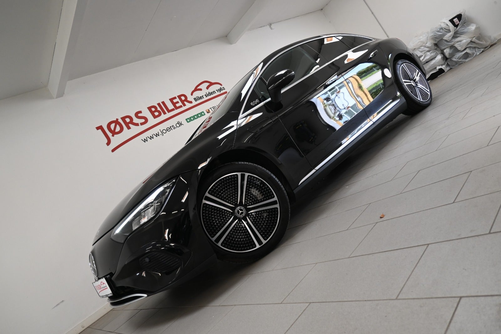 Mercedes EQE350+ Electric Art