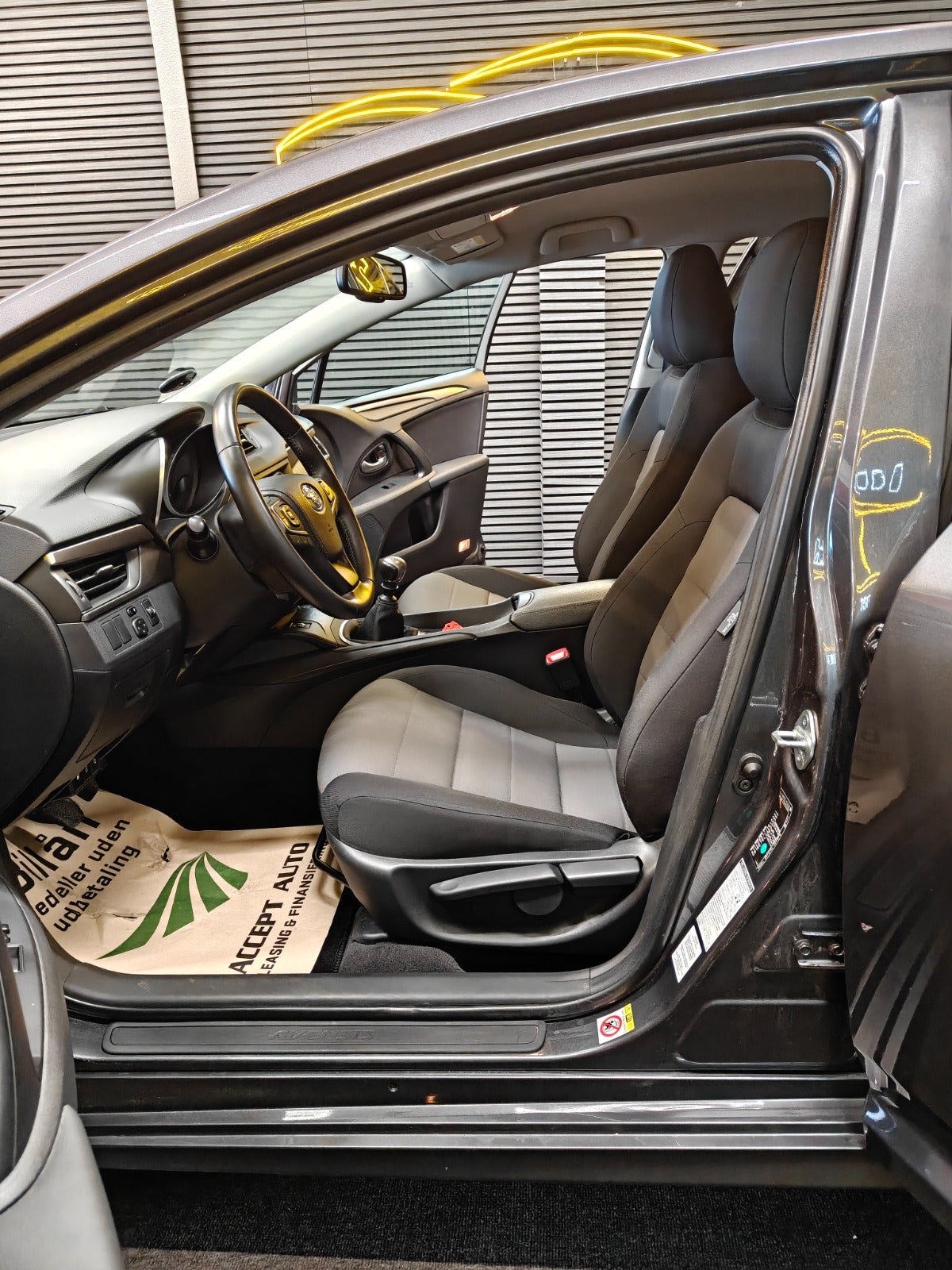 Billede af Toyota Avensis 1,6 VVT-i T1