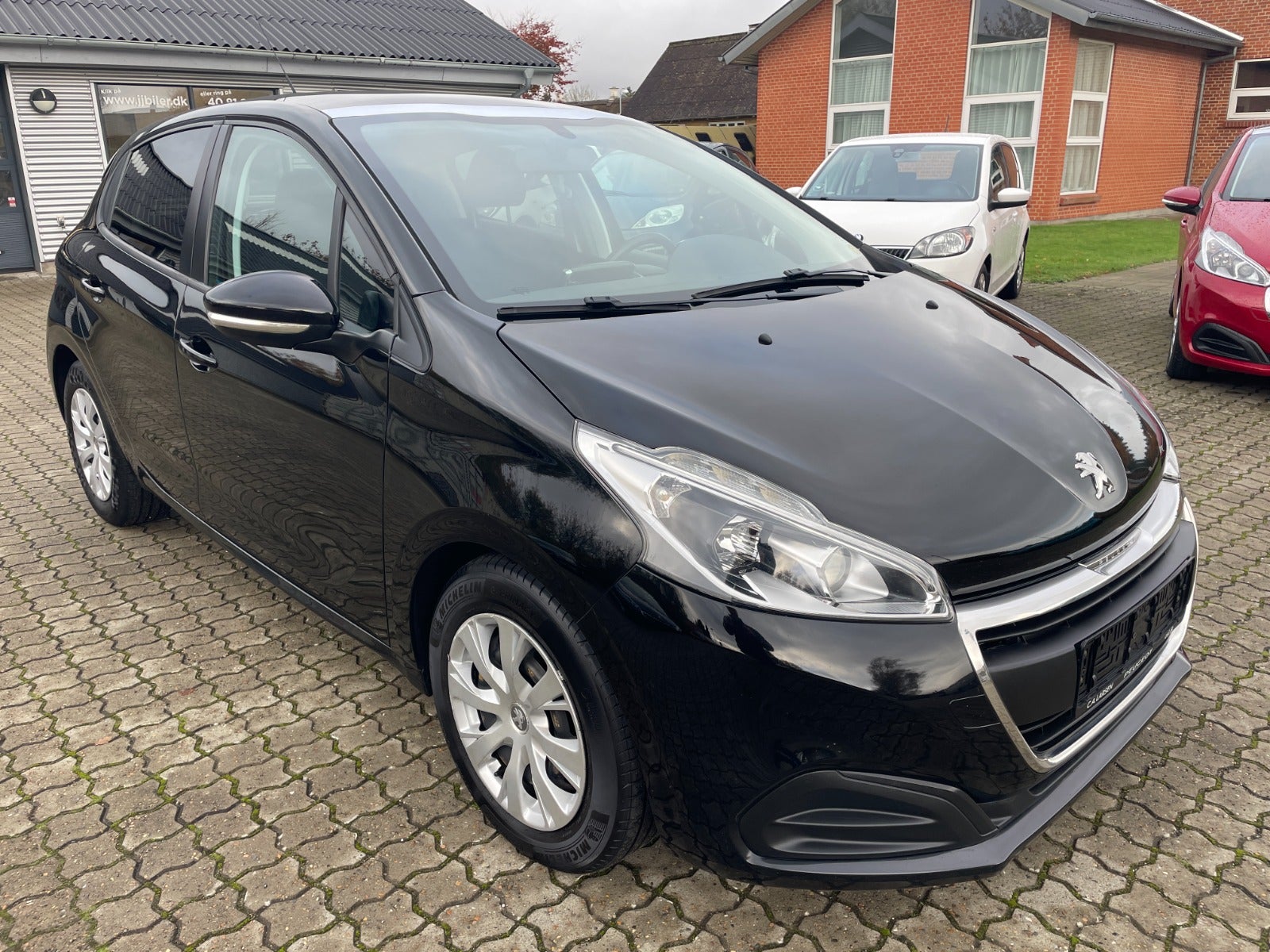 Peugeot 208 BlueHDi 100 Envy Sky