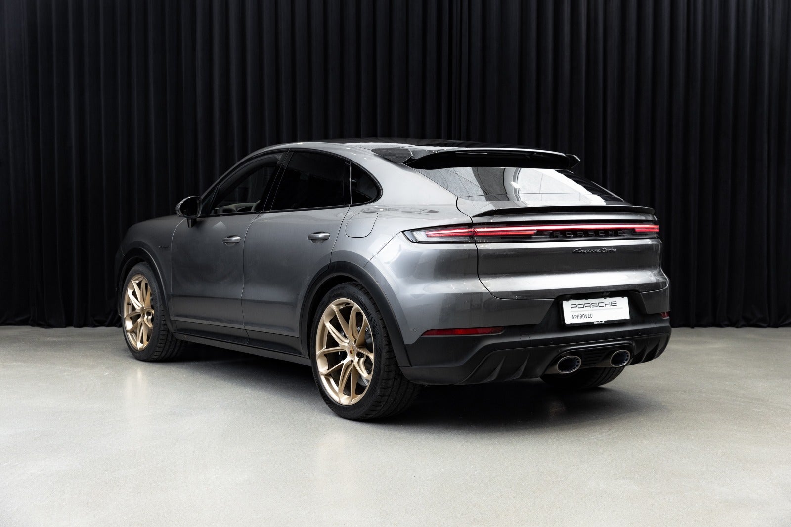 Gallery image 6 of 18