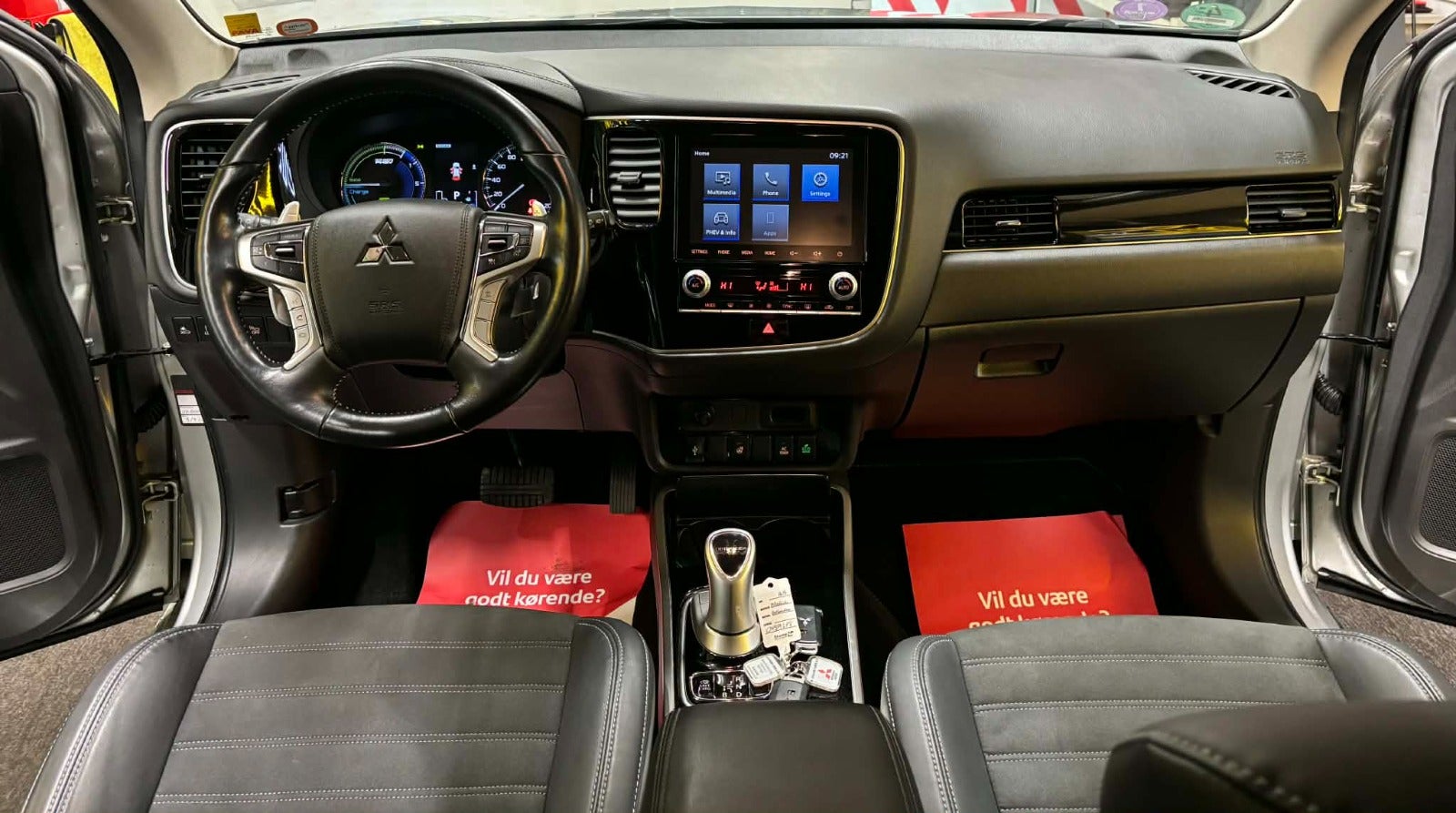 Billede af Mitsubishi Outlander 2,4 PHEV Inform CVT 4WD